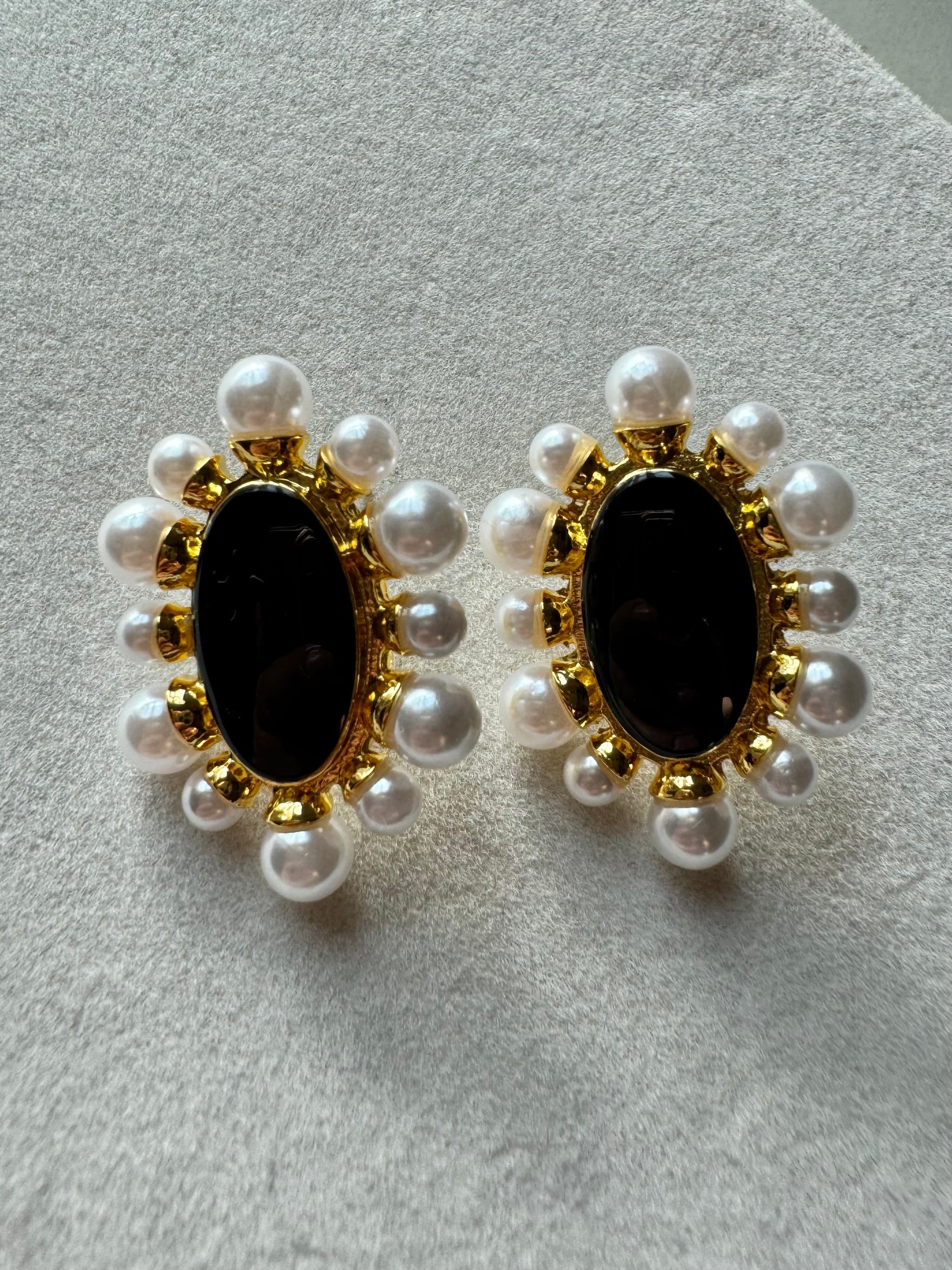 Lunar Essence Studs - Black & Pearl