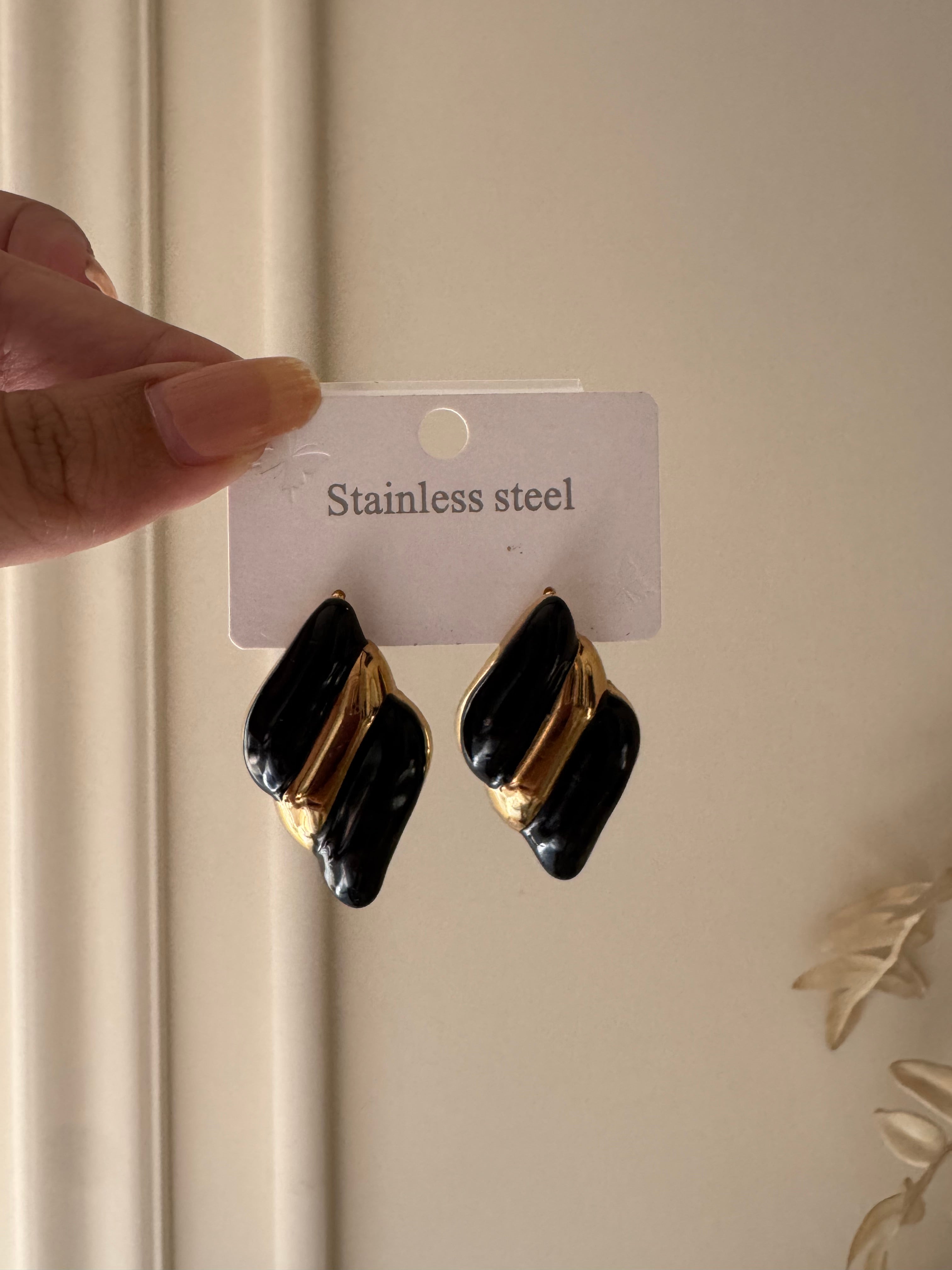 Croissant Studs - Black & Gold