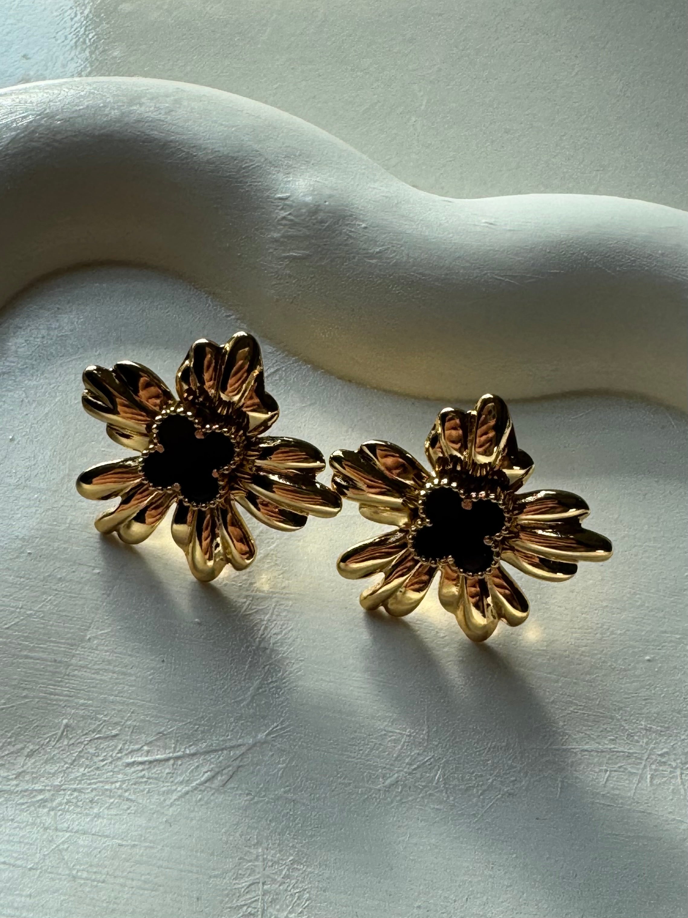 Noir Clover Studs (Van Cleef Signature)