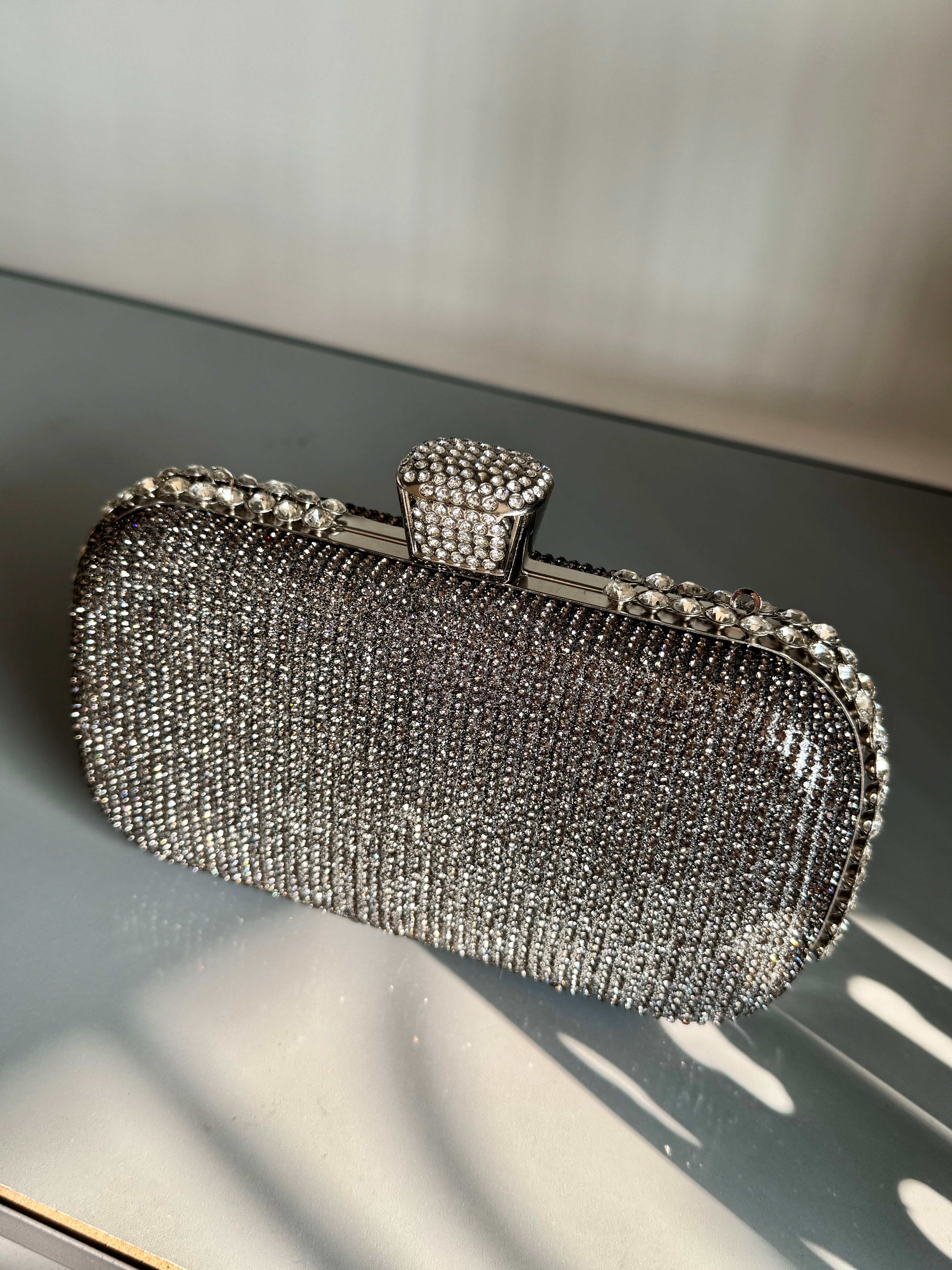 Diva Mode Clutch - Silverish Grey