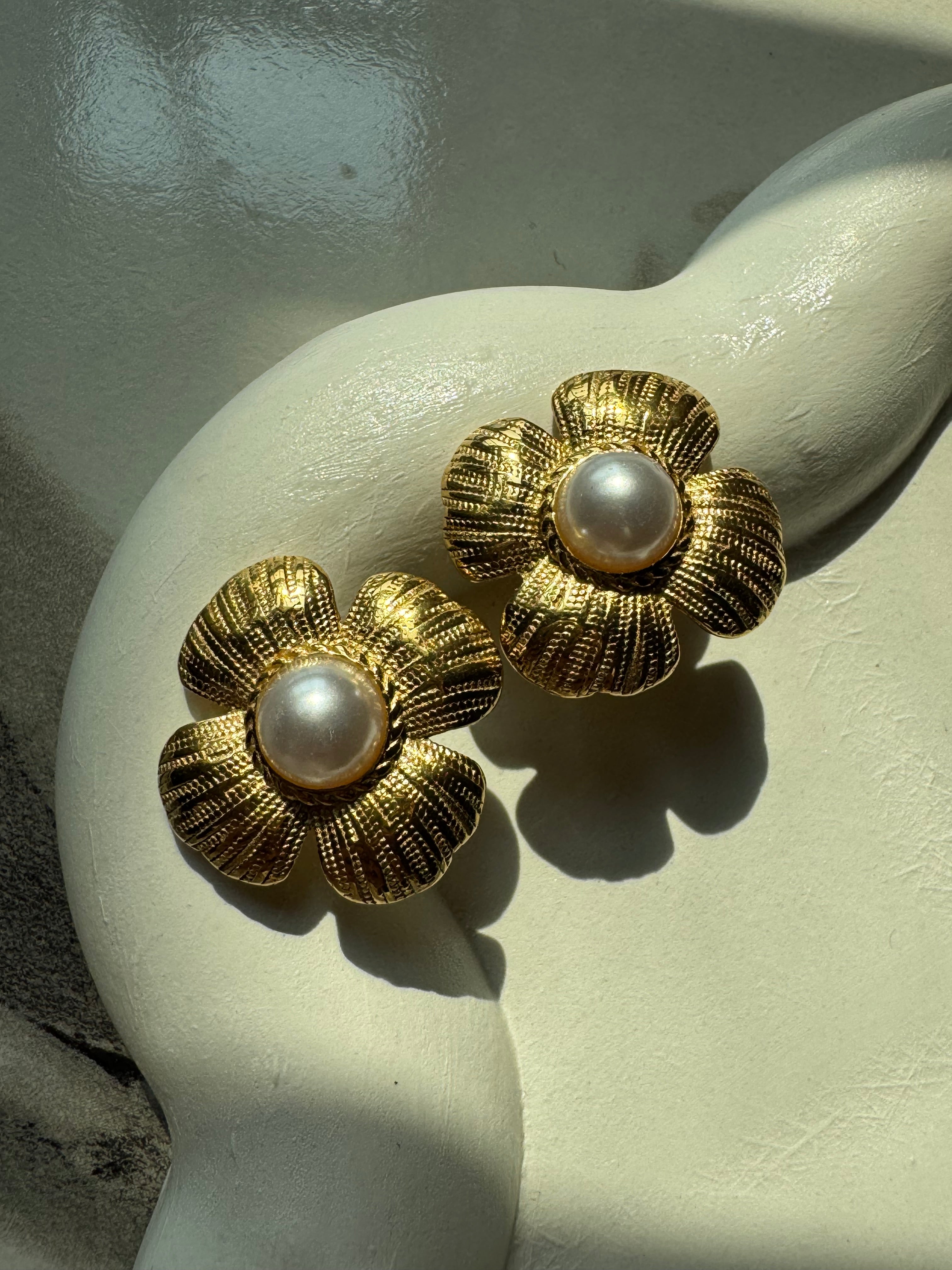 Pearly Studs - 18K Gold Plated