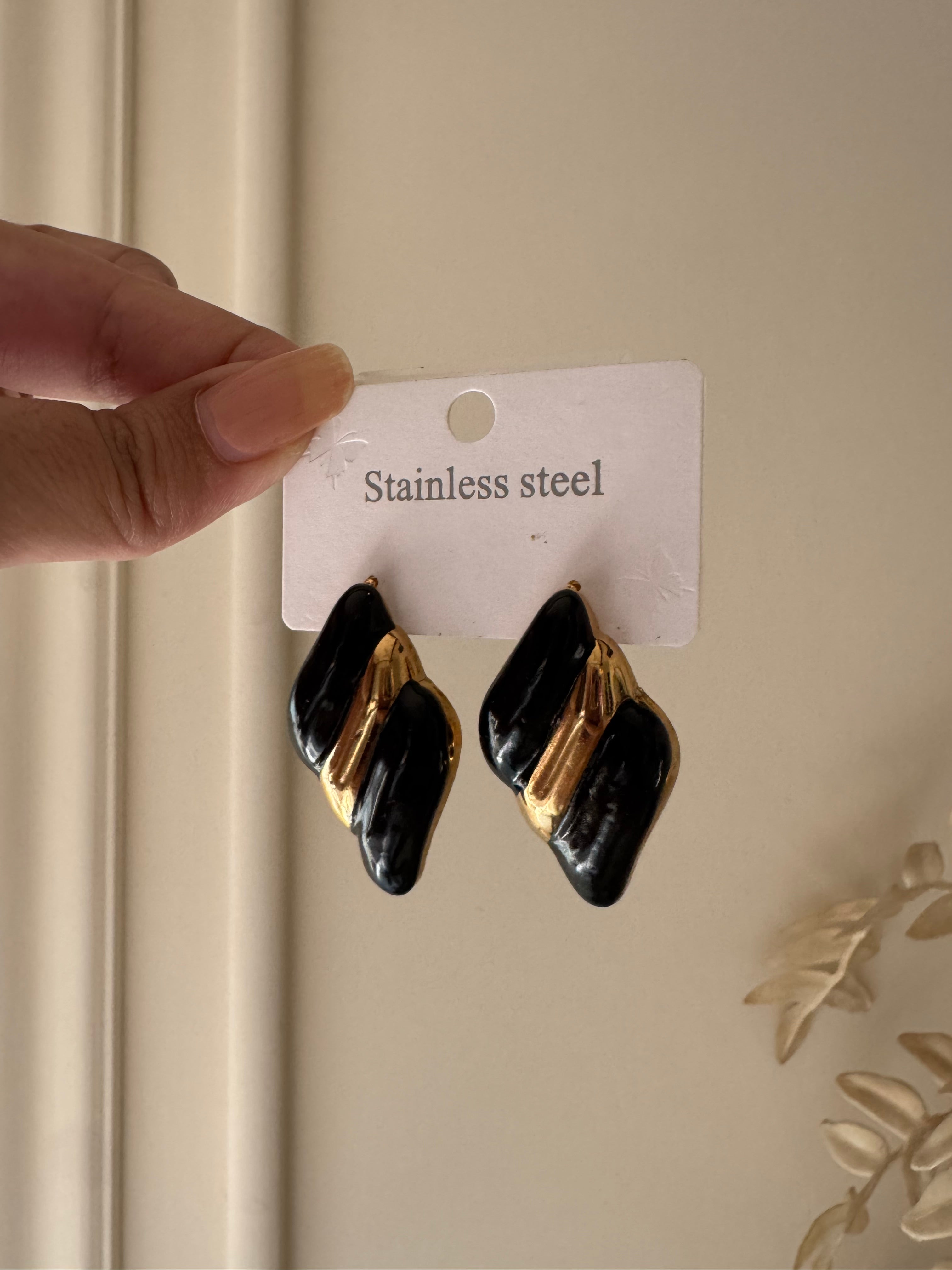 Croissant Studs - Black & Gold
