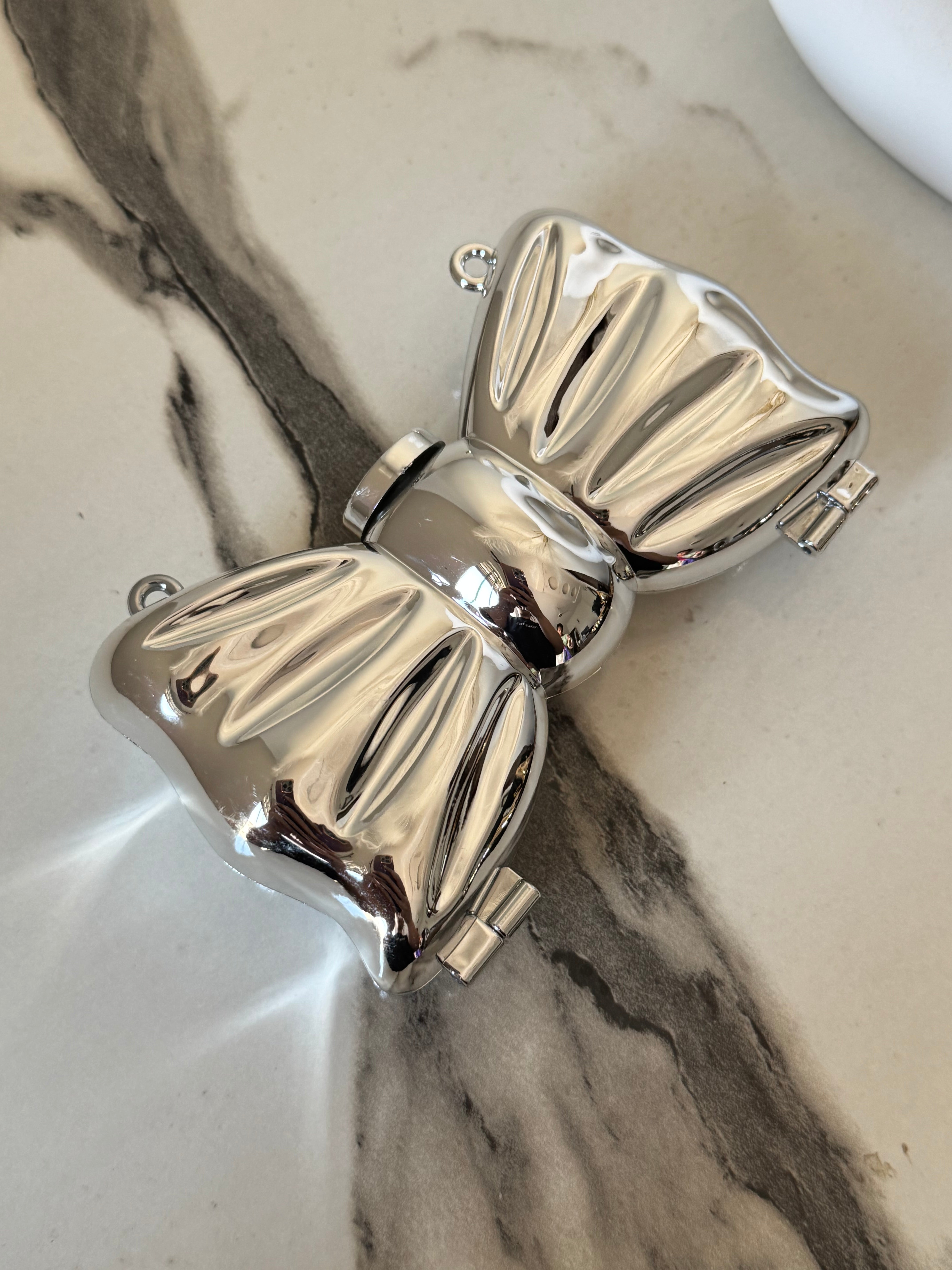 Bow Clutch - Silver with Chain