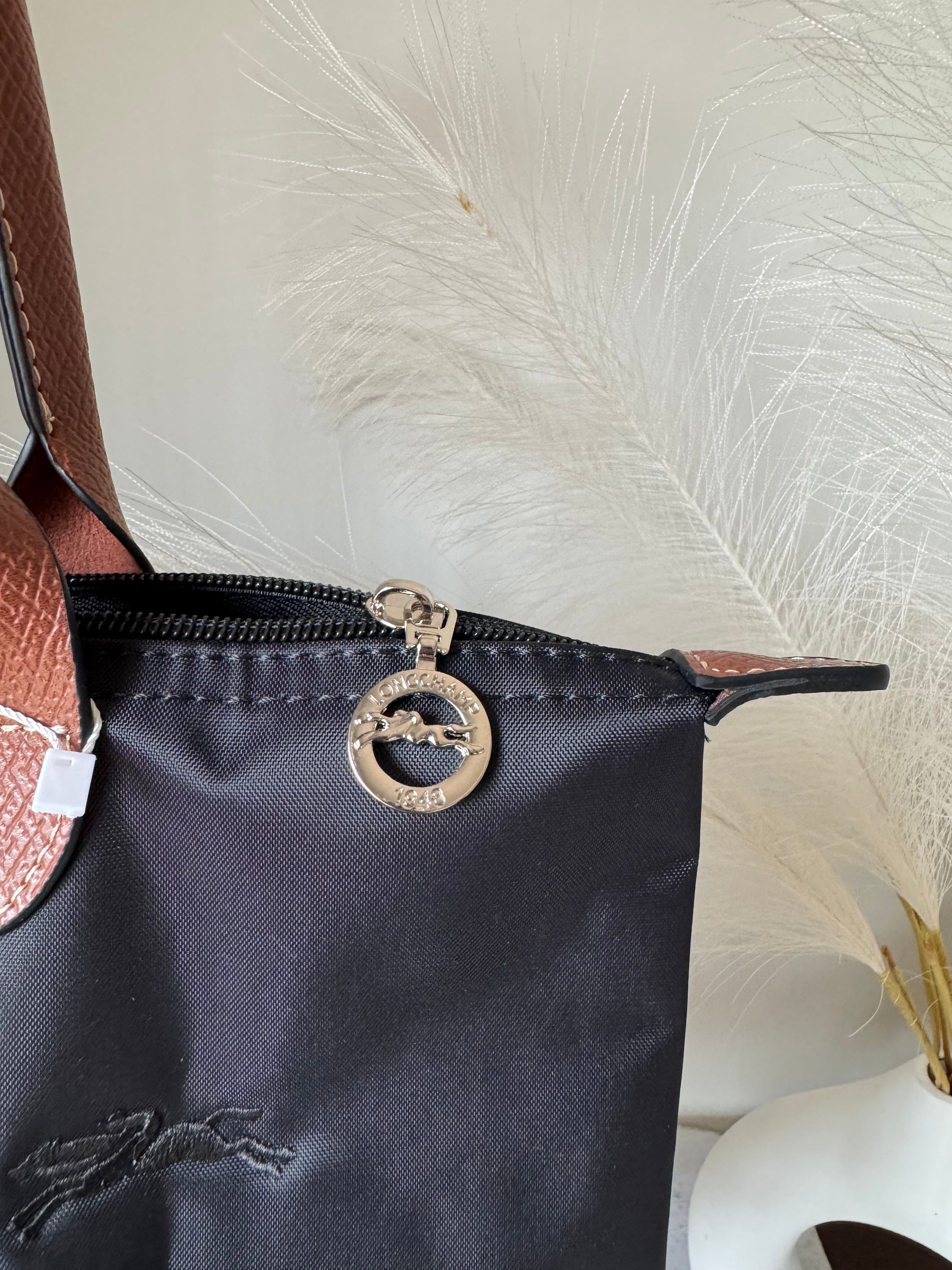 Longchamp Tote MEDIUM - Black (WITH BRAND LOGO)