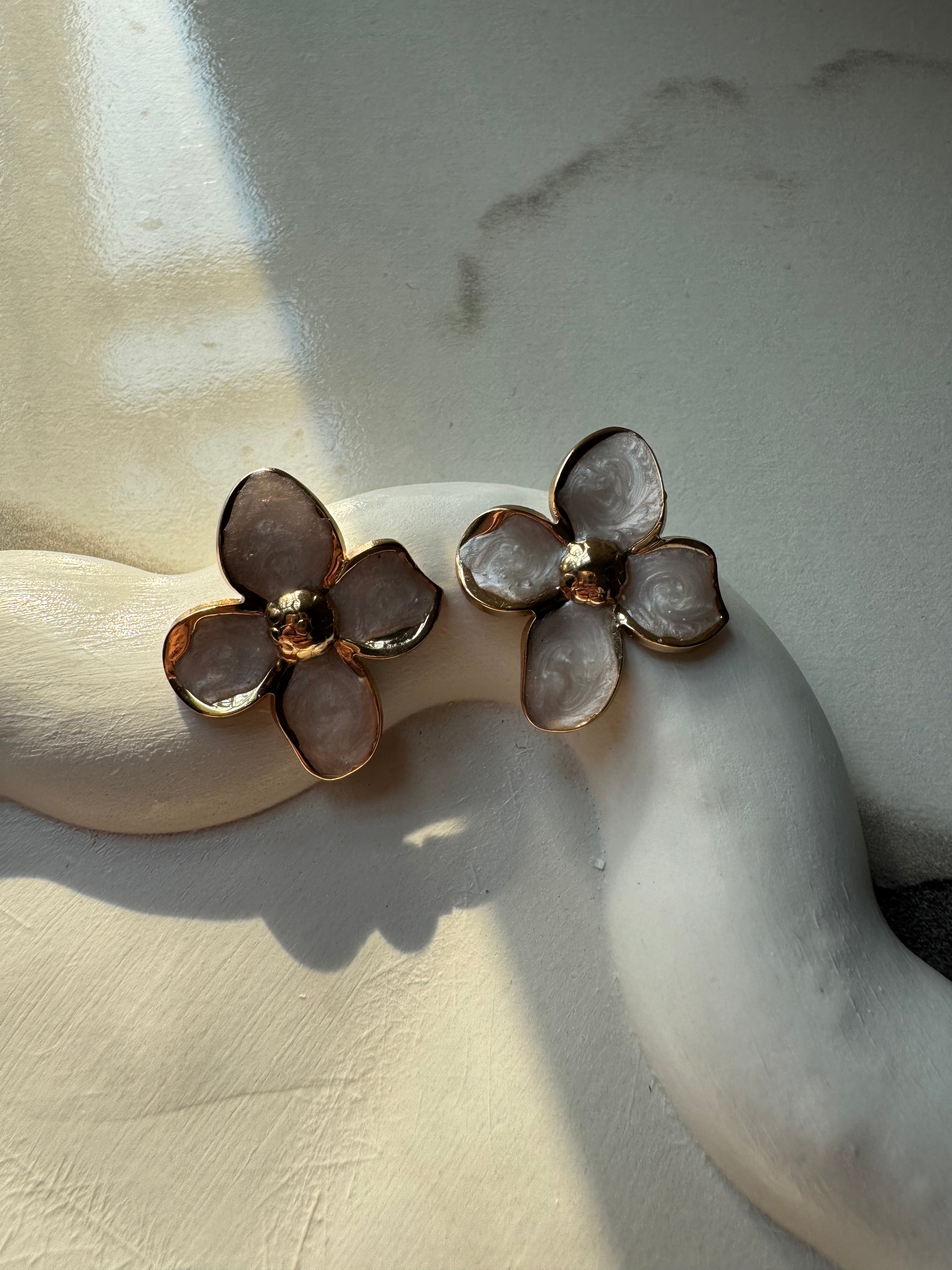 Velvet Floral Studs - White & Gold