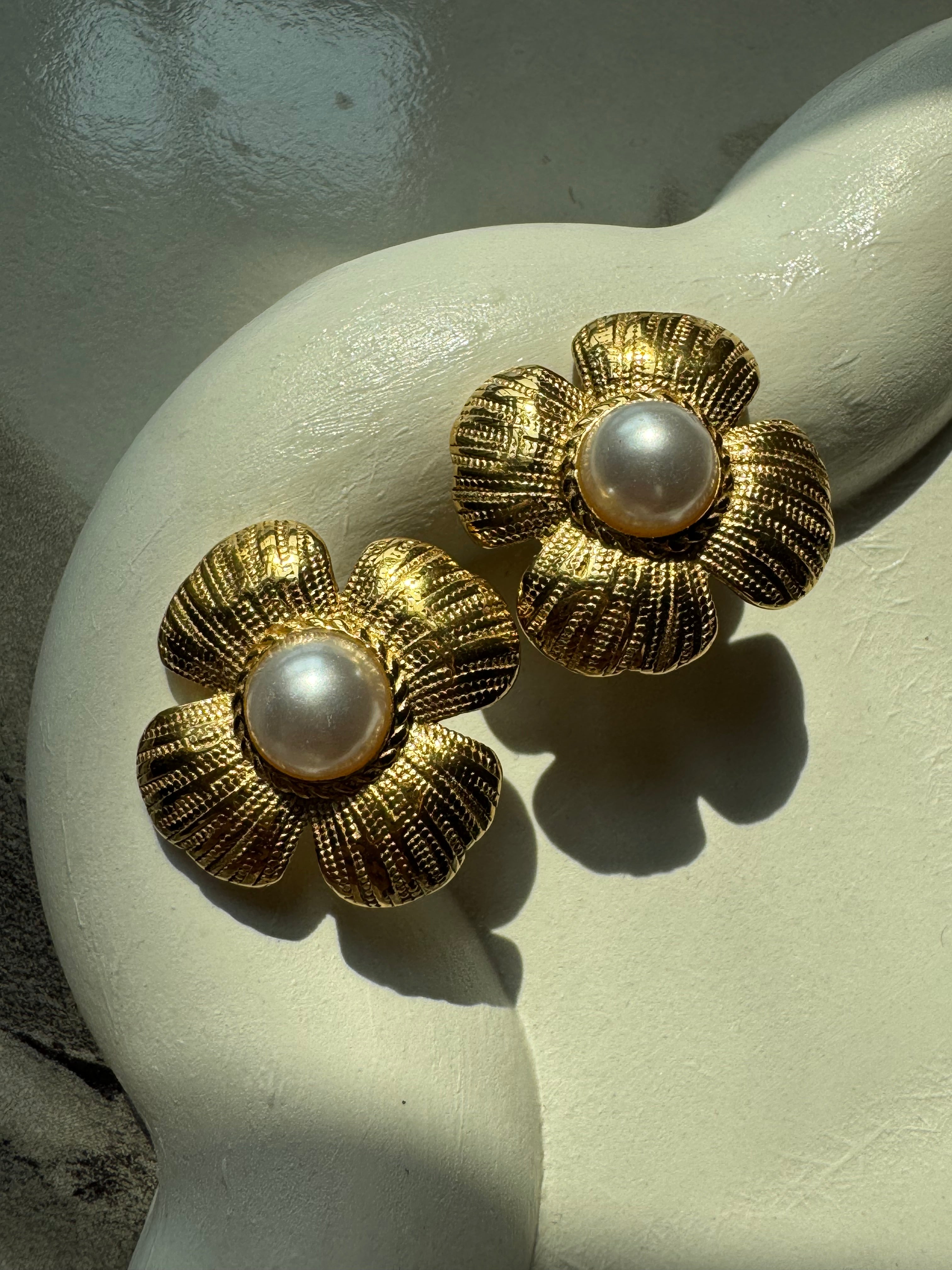Pearly Studs - 18K Gold Plated
