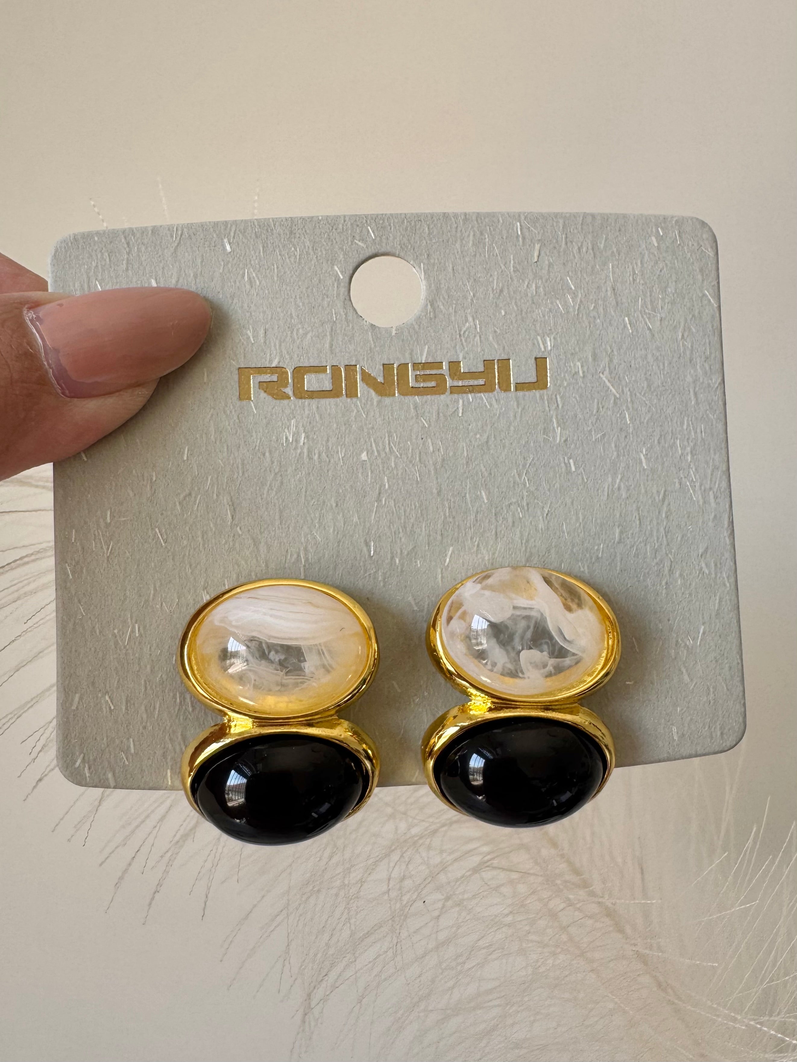 Lina Earrings - White & Black