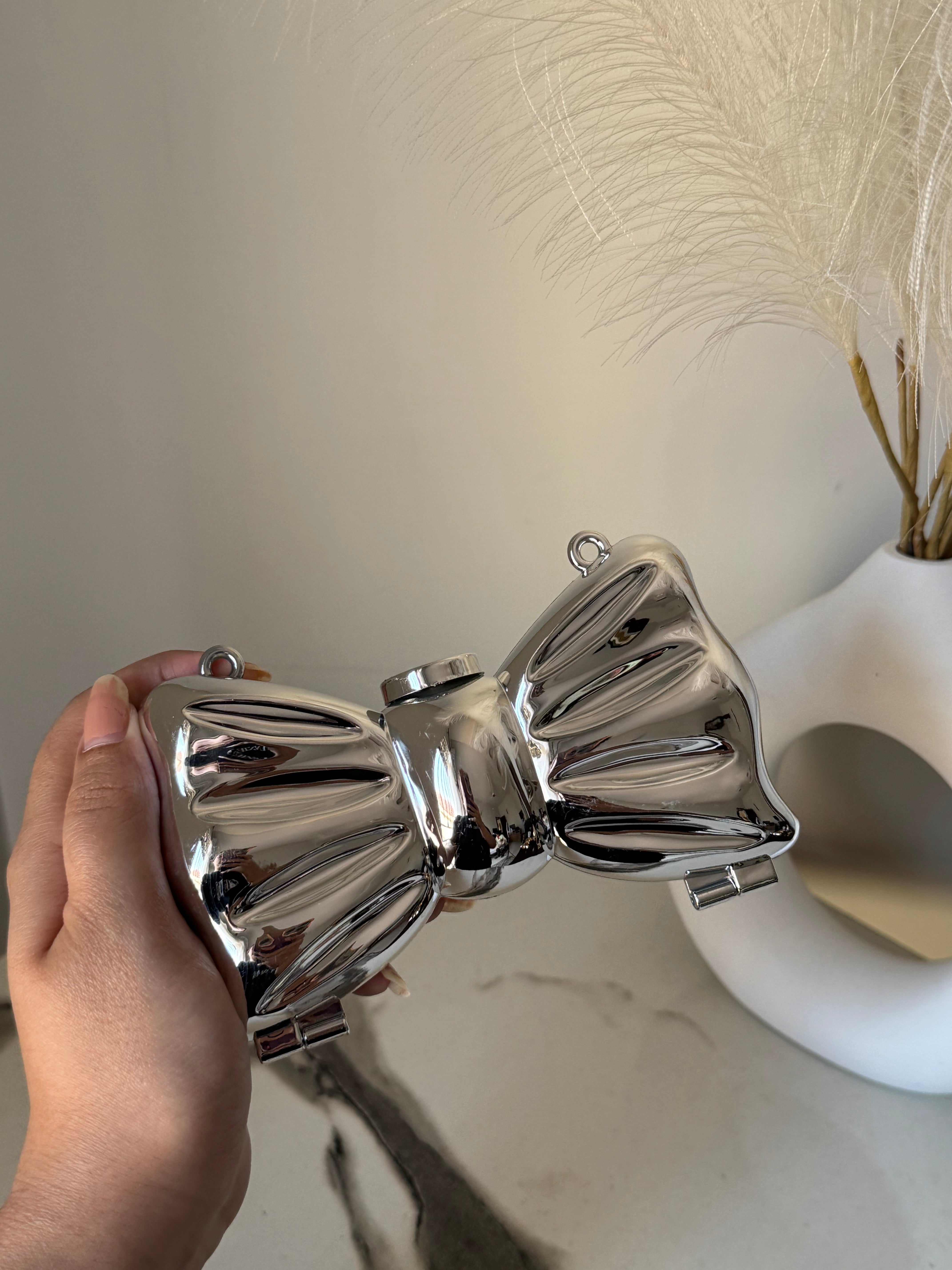 Bow Clutch - Silver with Chain