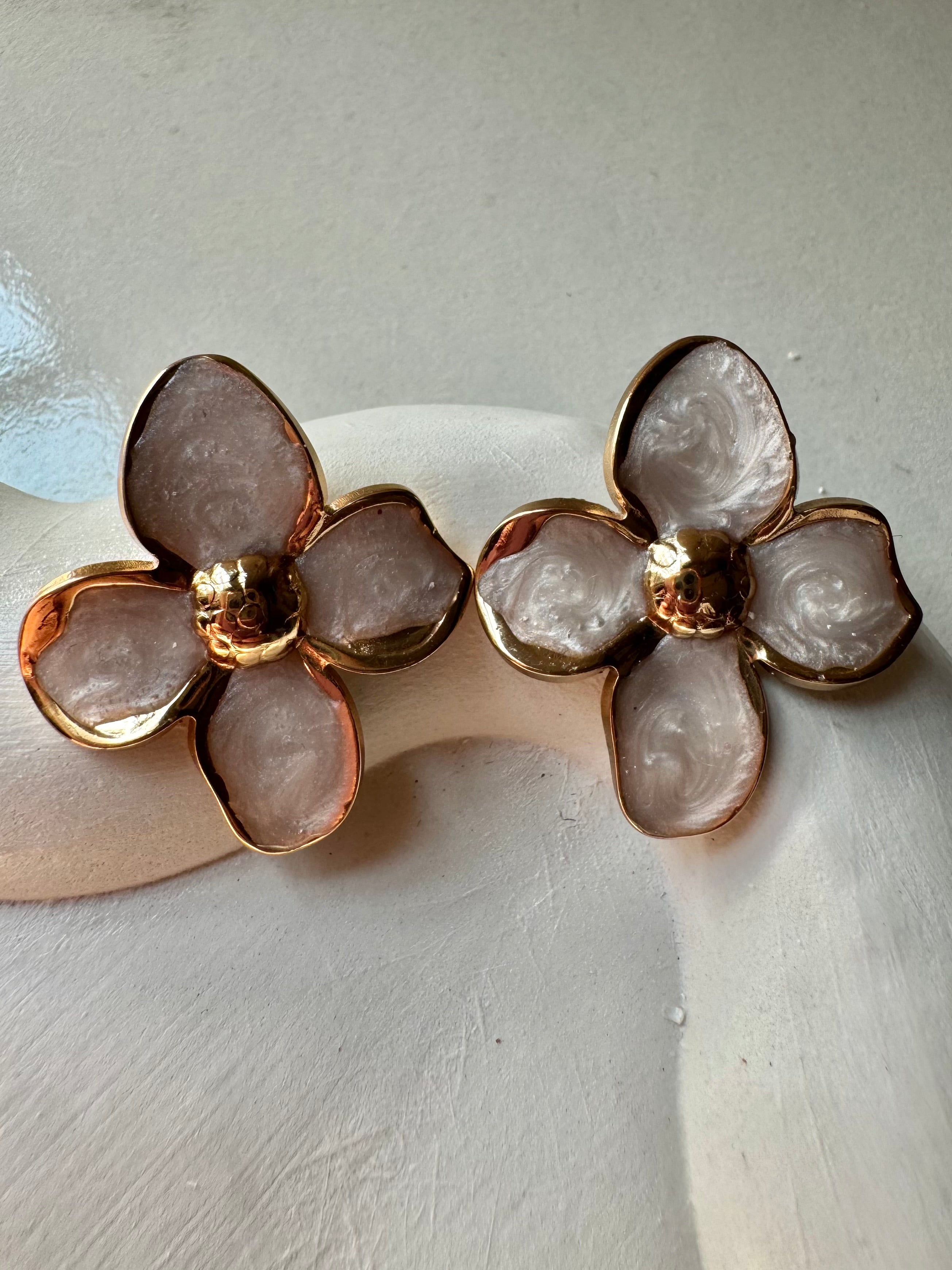 Velvet Floral Studs - White & Gold