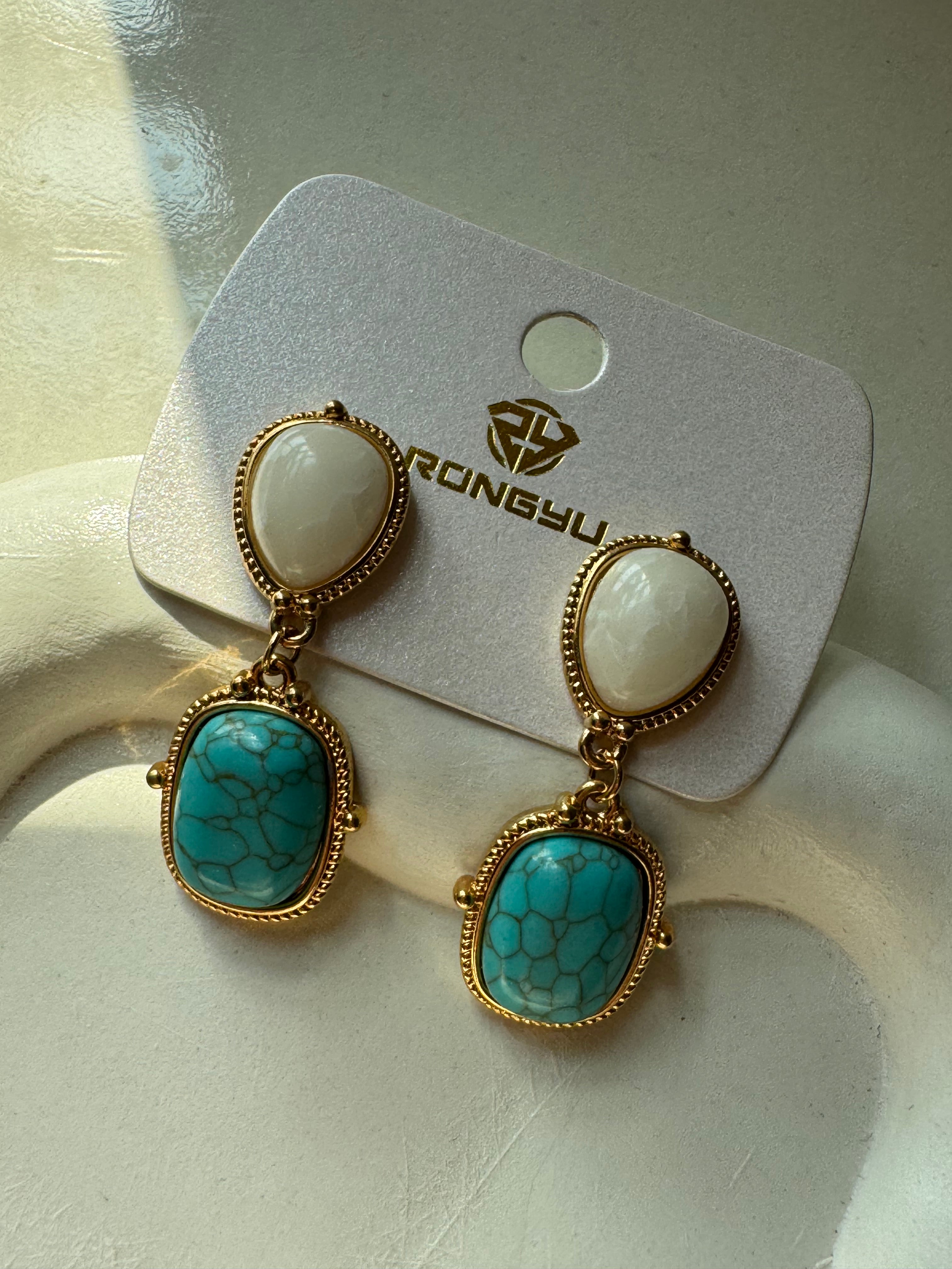 Ivory Breeze - White & Turquoise