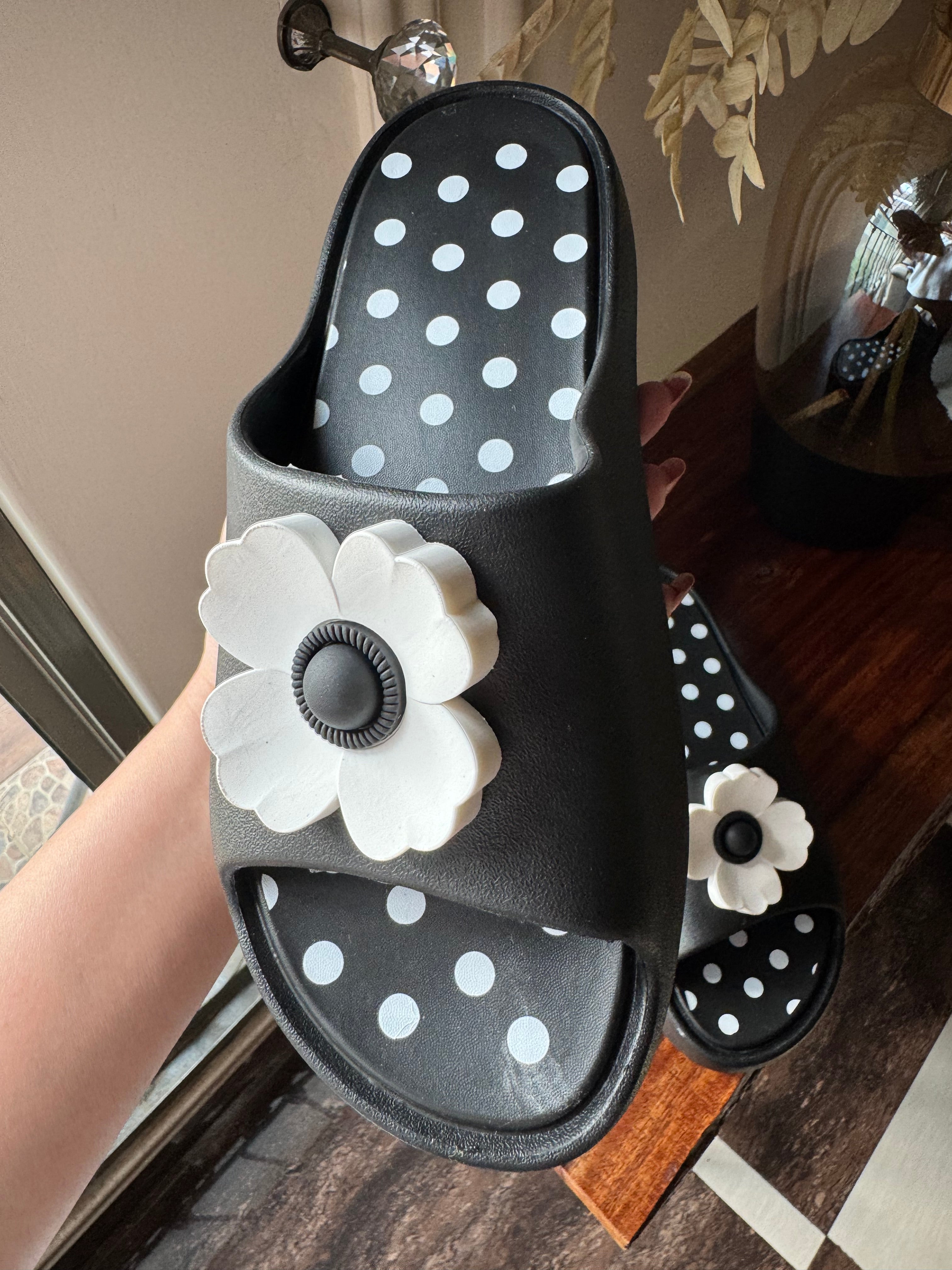 Soft Floral Slides - Black & White