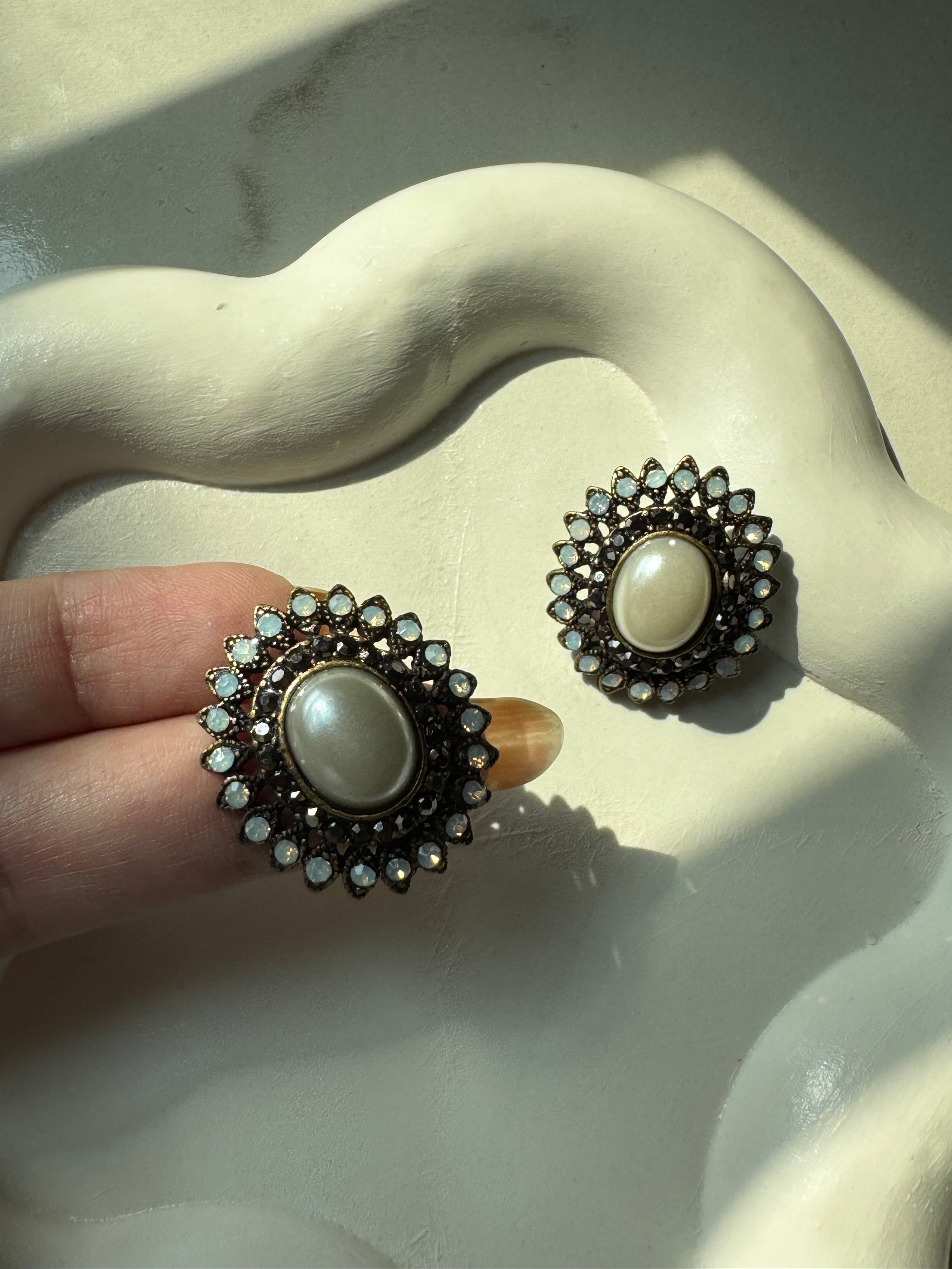 Daisy Lux Studs