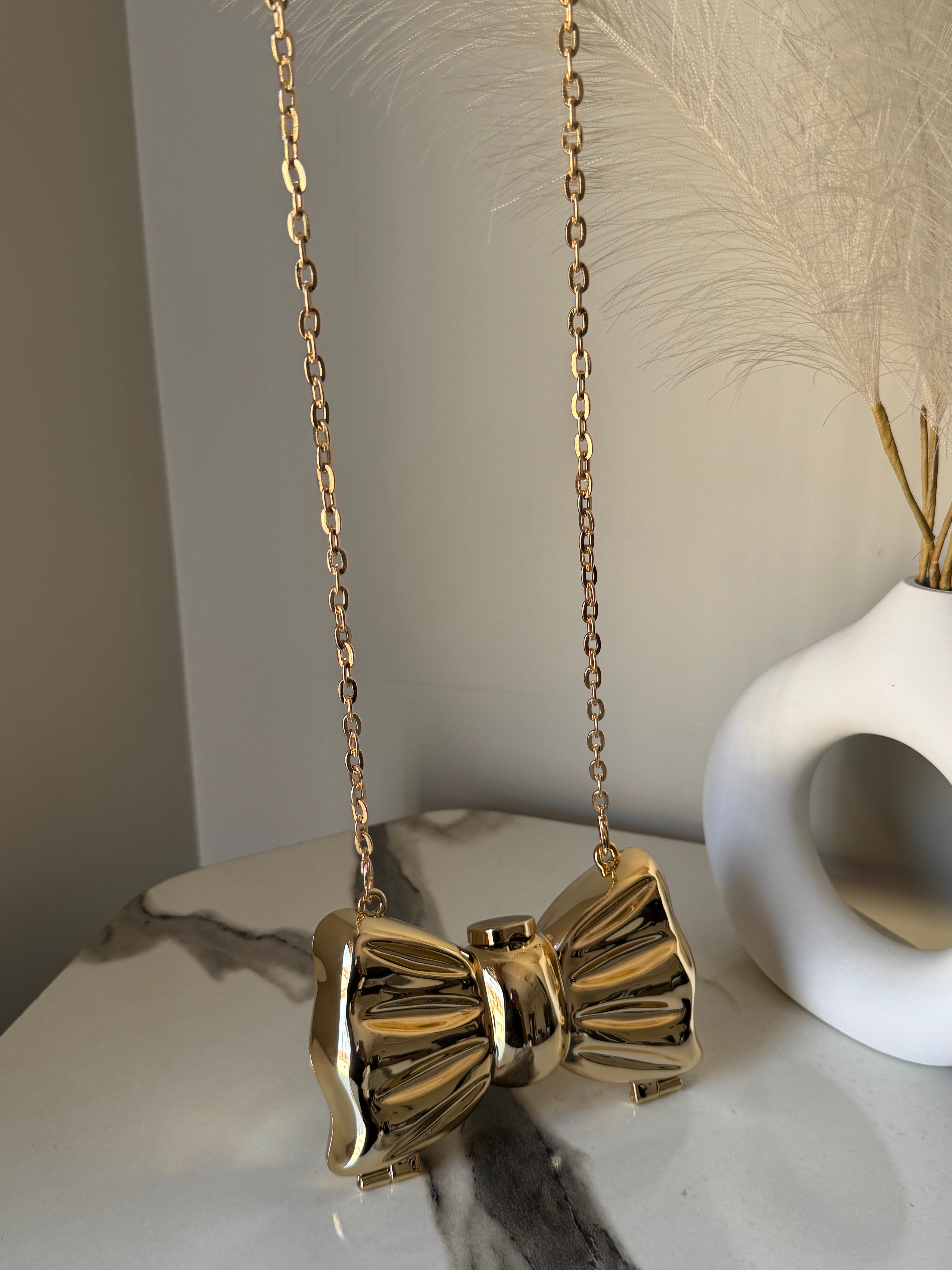 Bow Clutch - Gold with Chain
