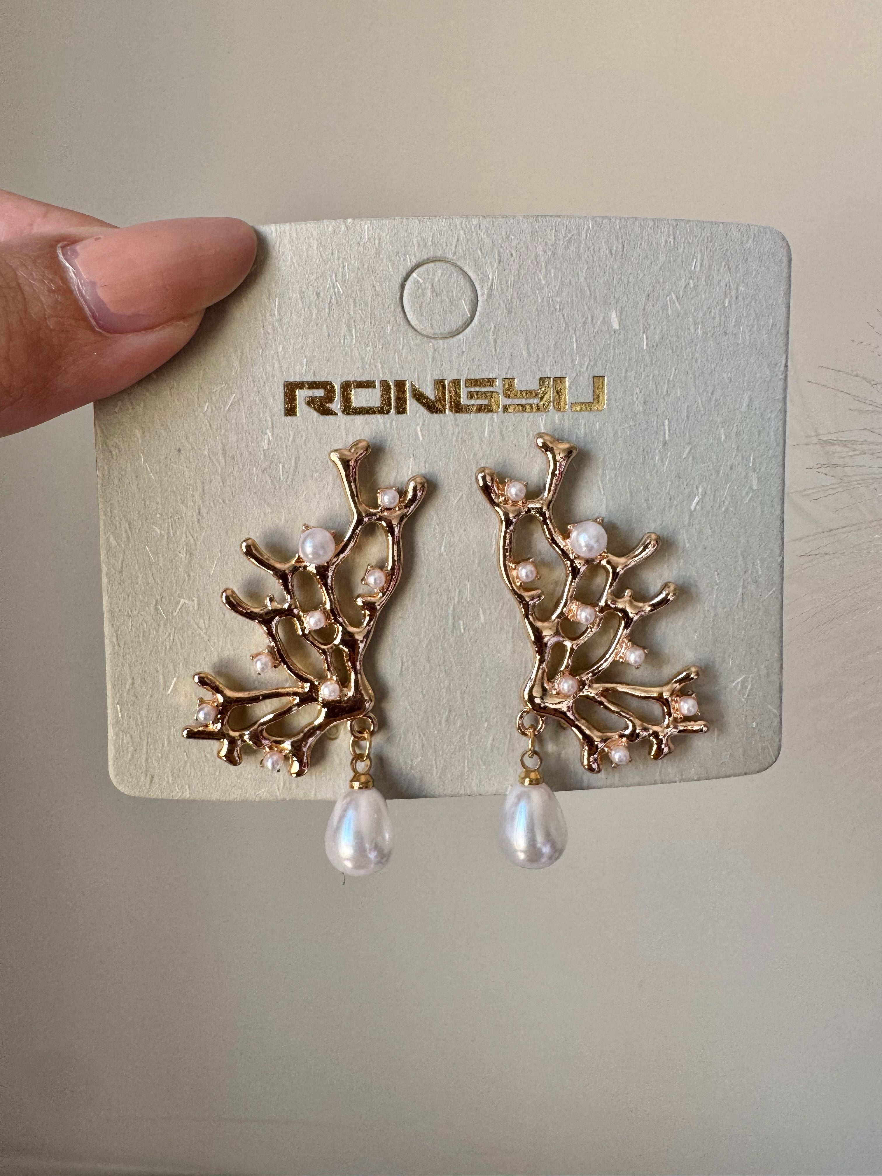 Luna Pearls Earrings