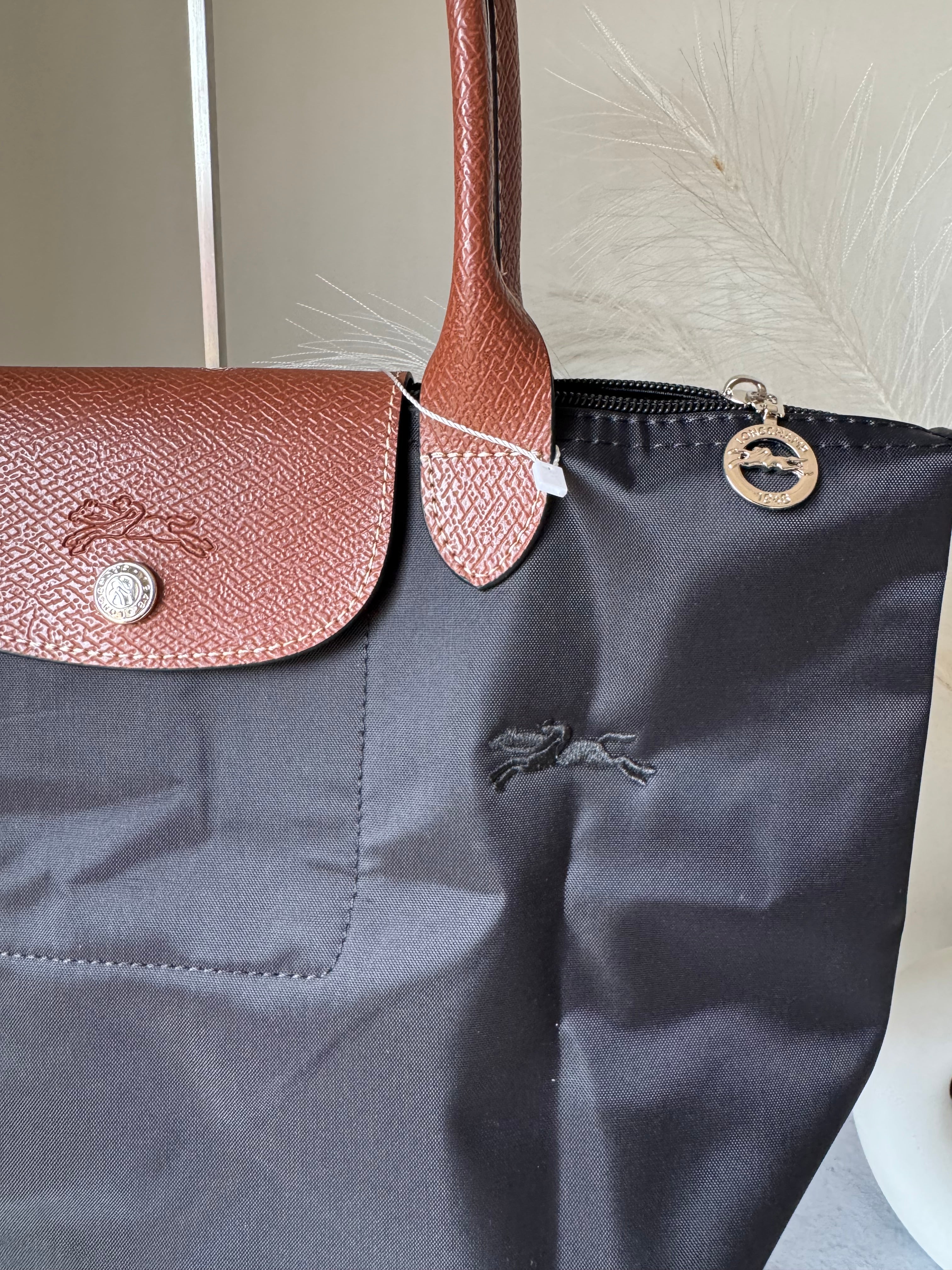 Longchamp Tote MEDIUM - Black (WITH BRAND LOGO)