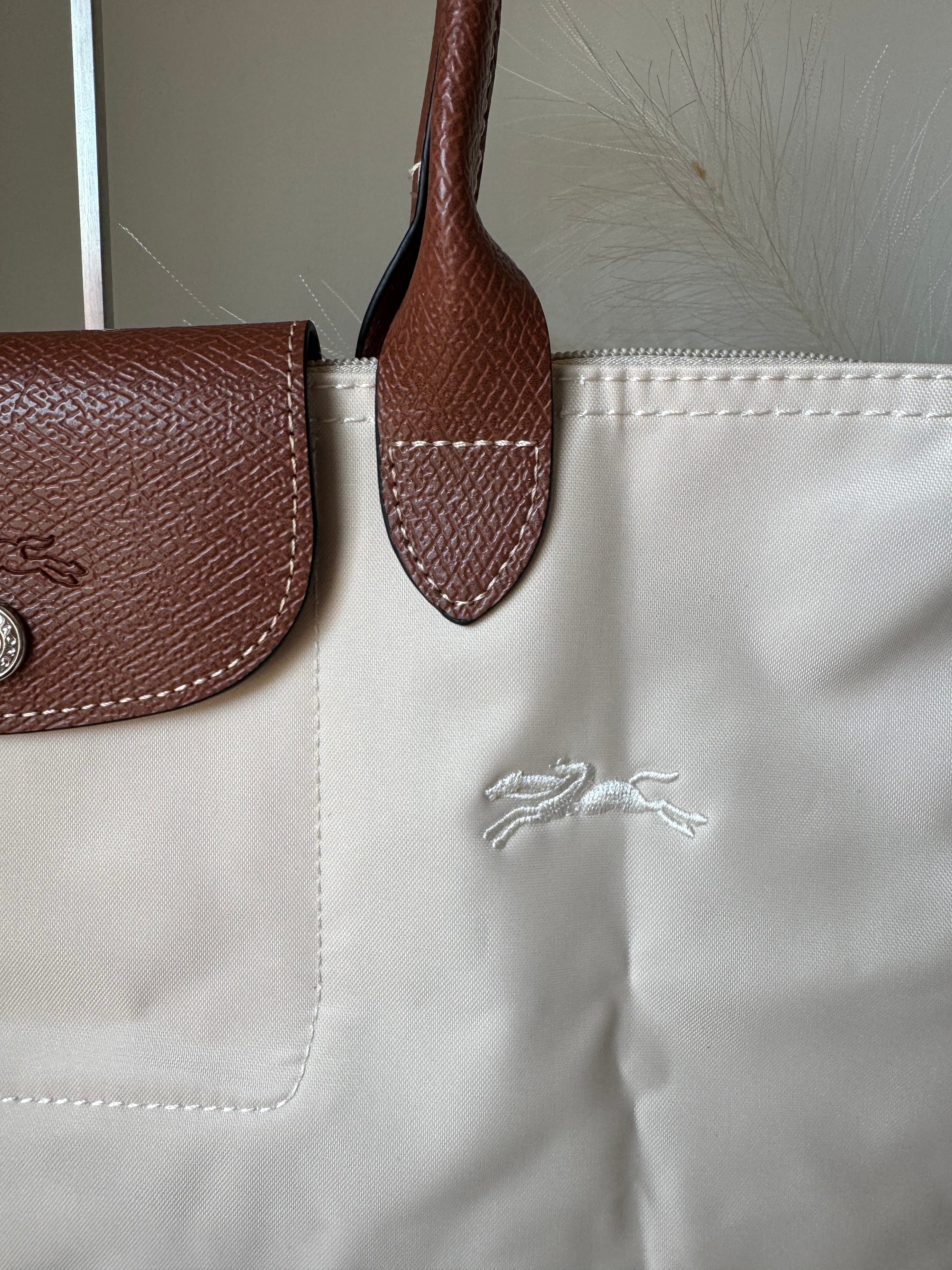 Longchamp Tote MEDIUM - Paper White (WITH BRAND LOGO)