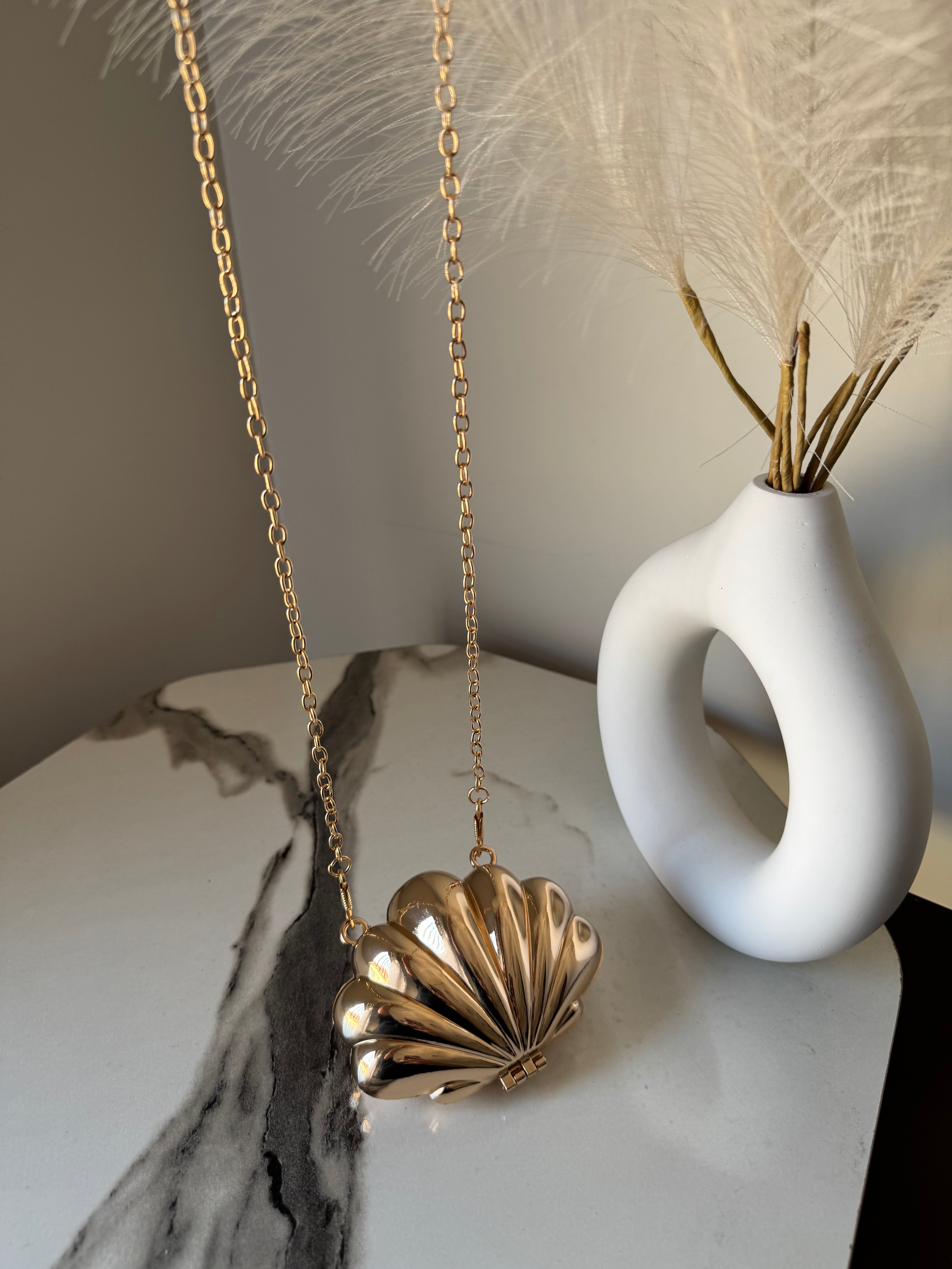 Seashell Metallic Clutch with Chain - Rose Gold