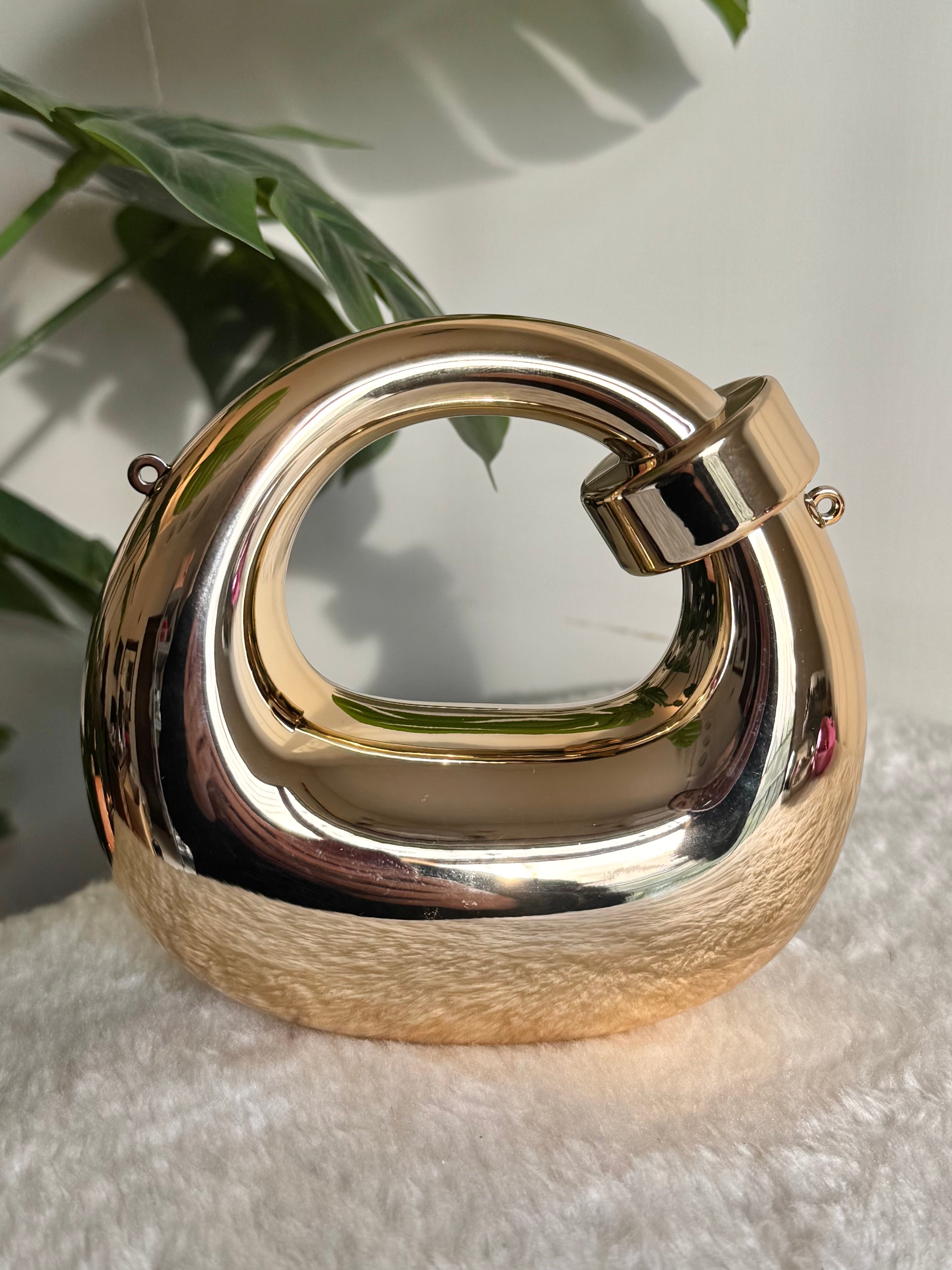 Viral Metallic Knot Clutch with Chain - Mini Gold