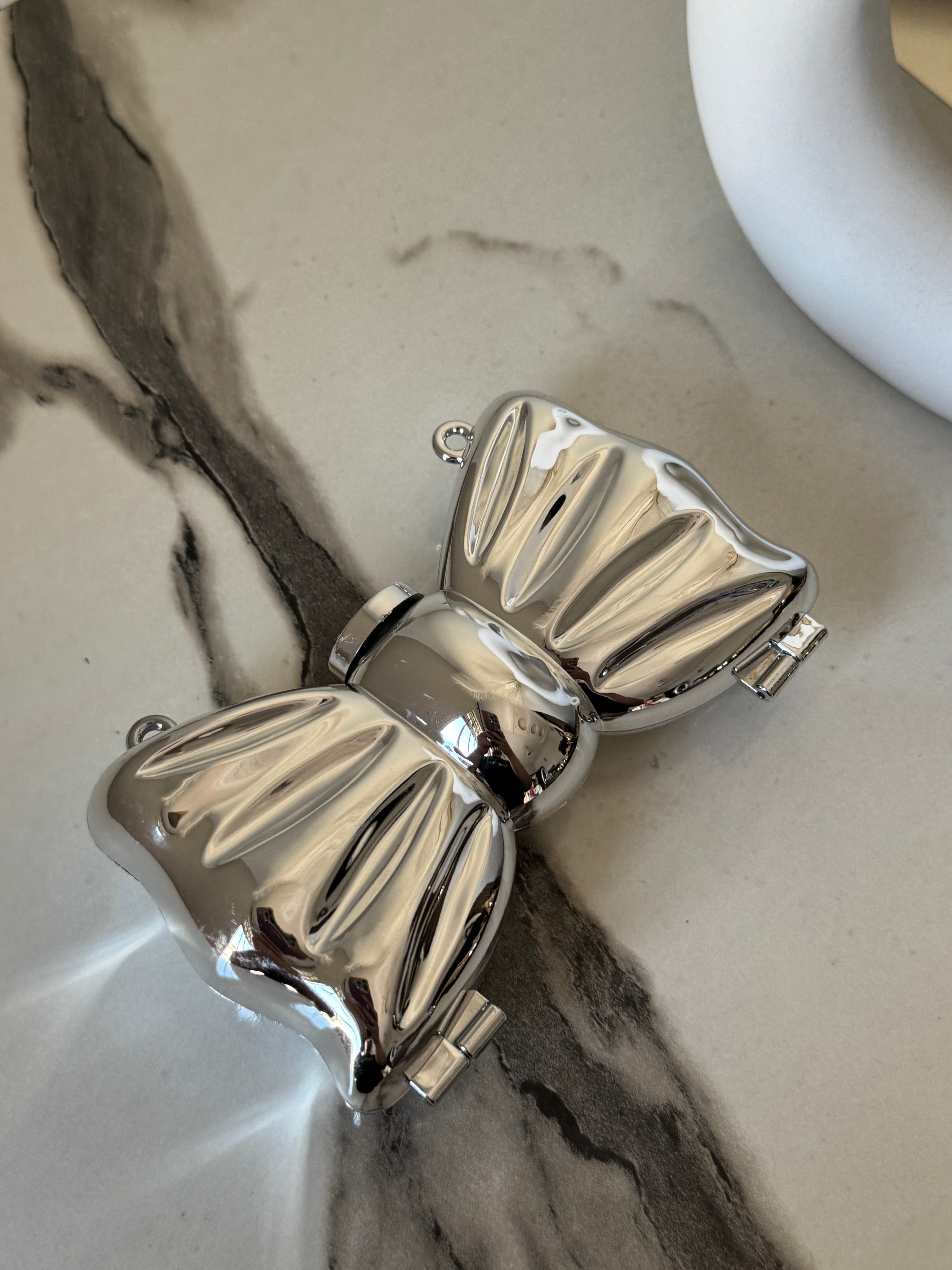 Bow Clutch - Silver with Chain