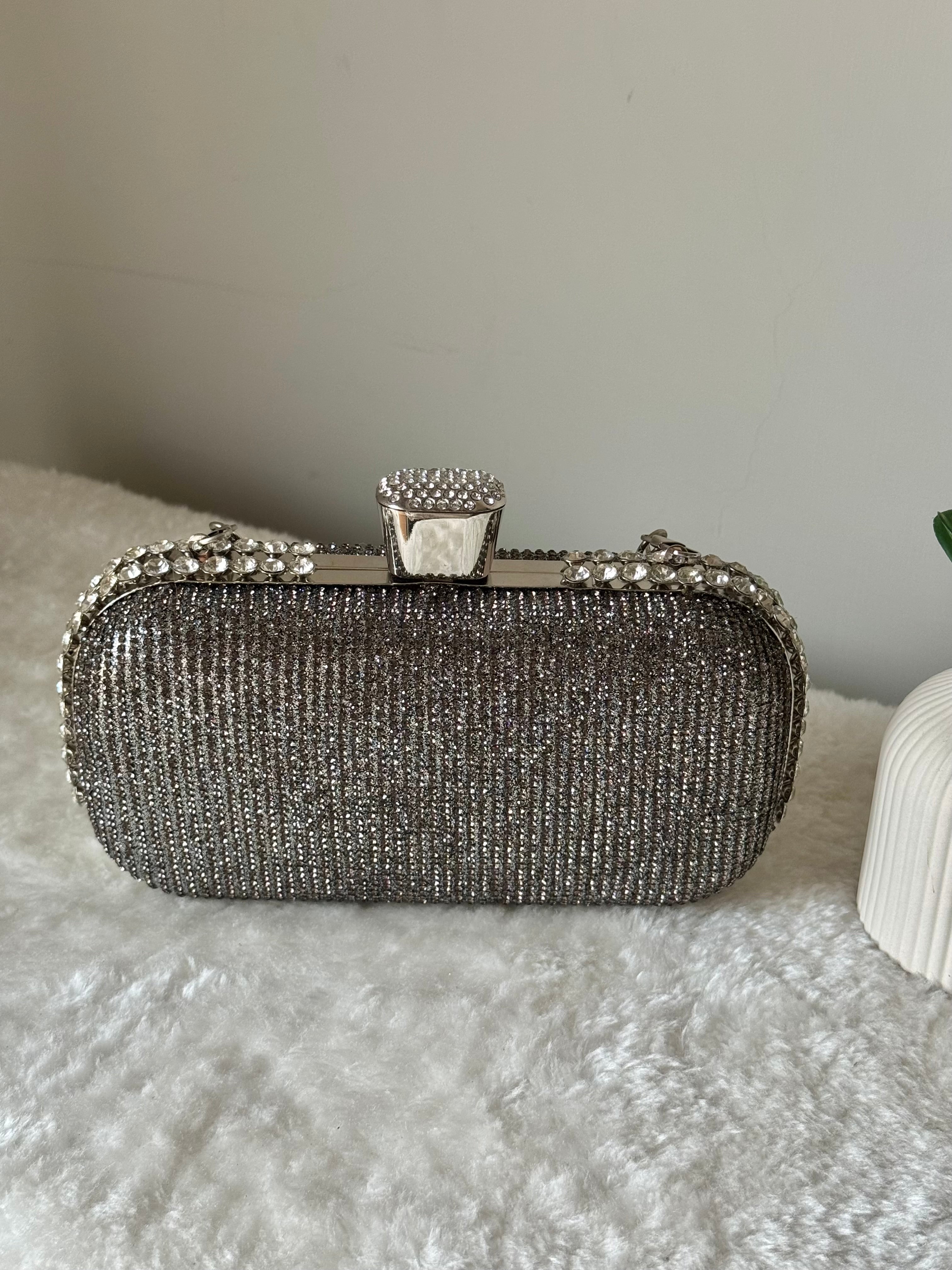 Diva Mode Clutch - Silverish Grey