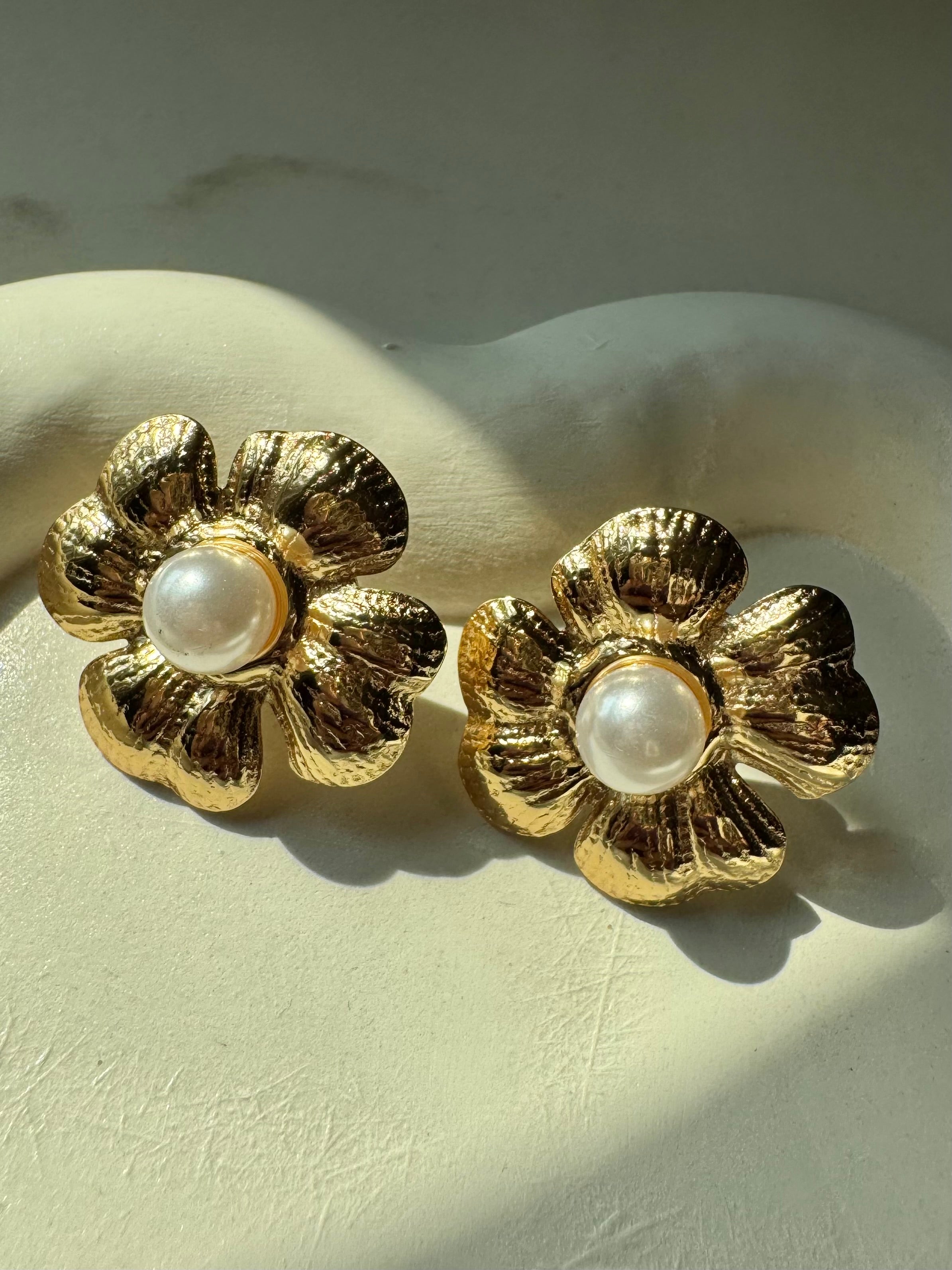 Pearly Studs - 18K Gold Plated