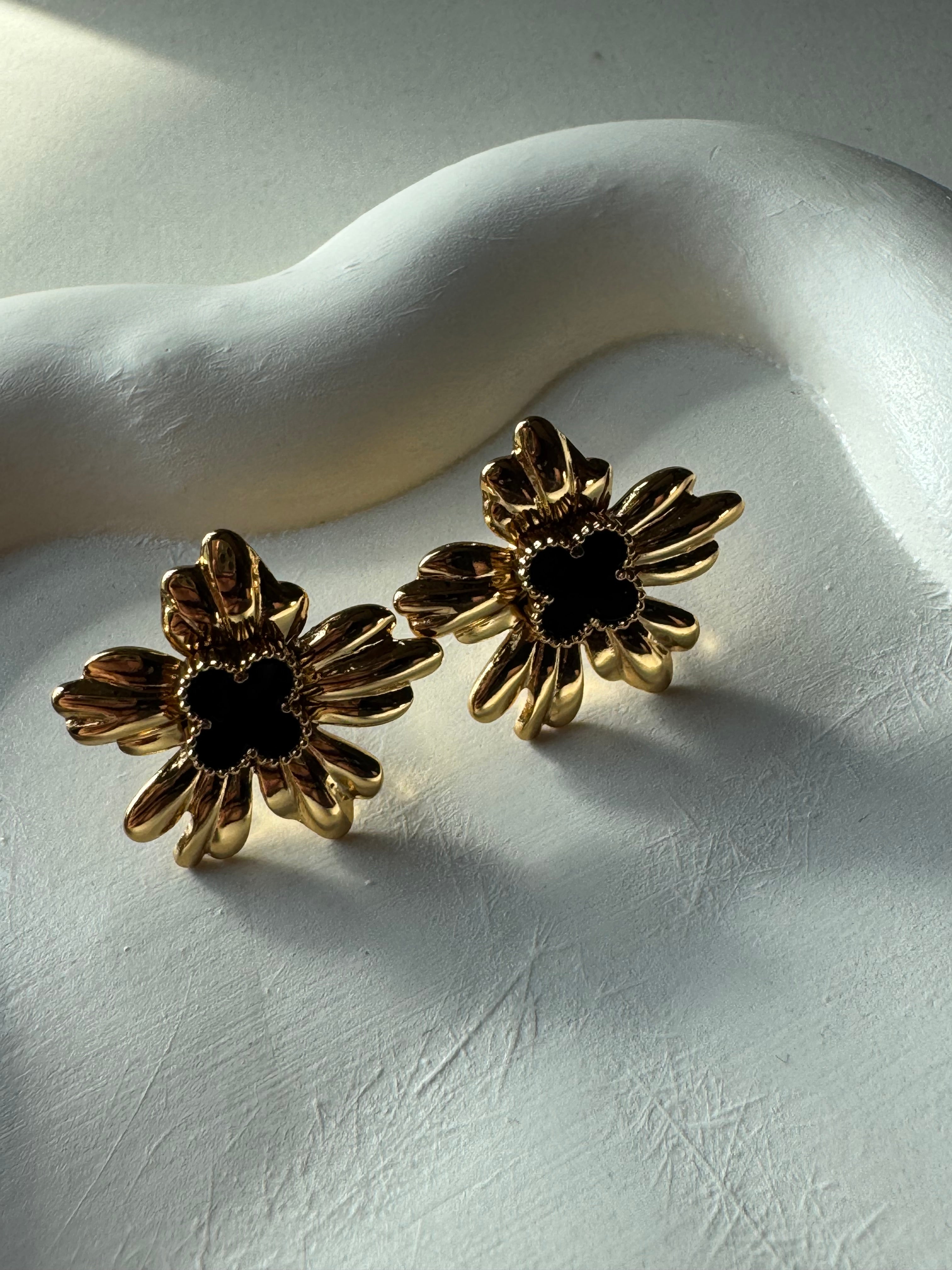 Noir Clover Studs (Van Cleef Signature)
