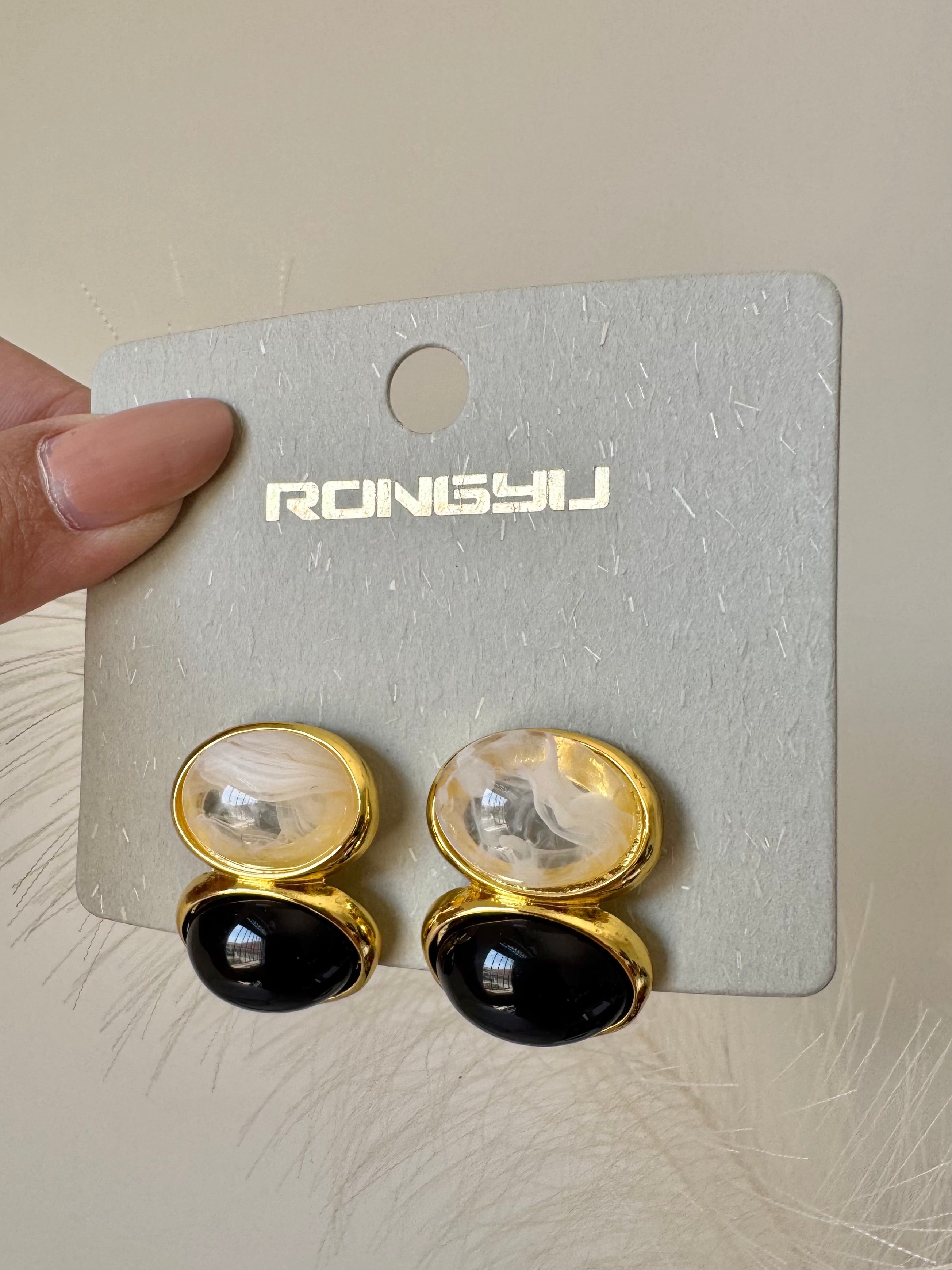 Lina Earrings - White & Black
