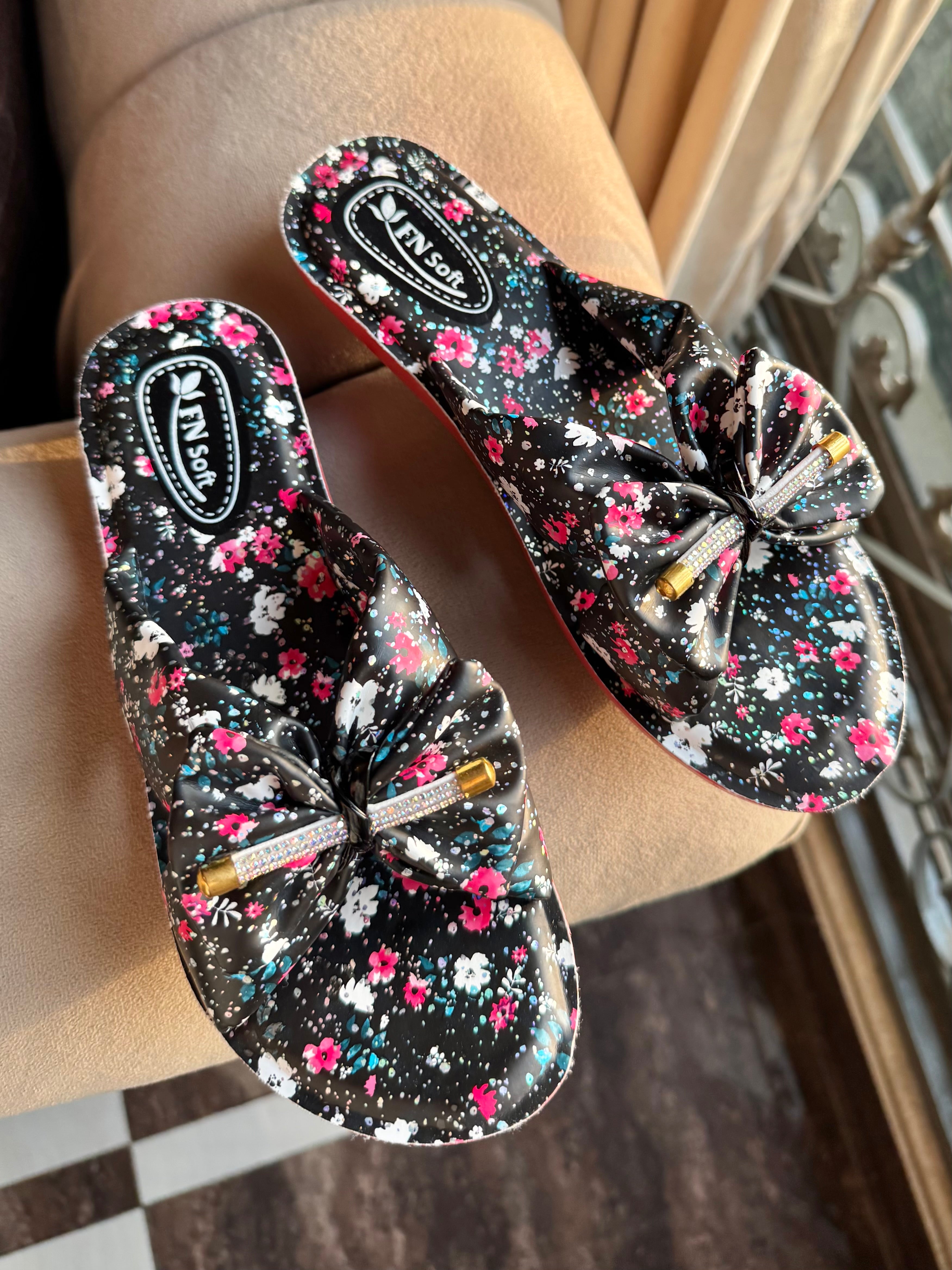 Soft Floral Fantasy Slides - Black