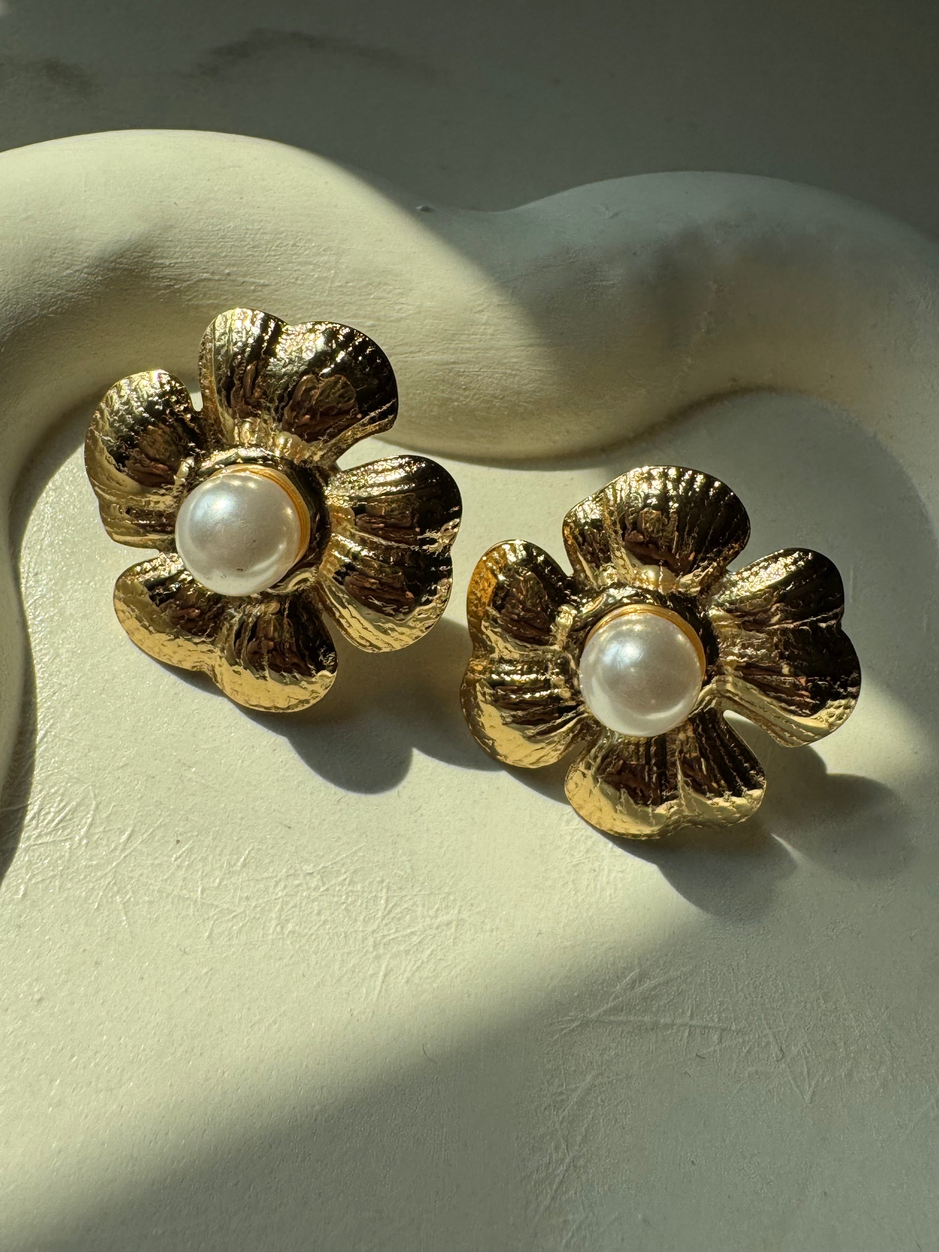 Pearly Studs - 18K Gold Plated