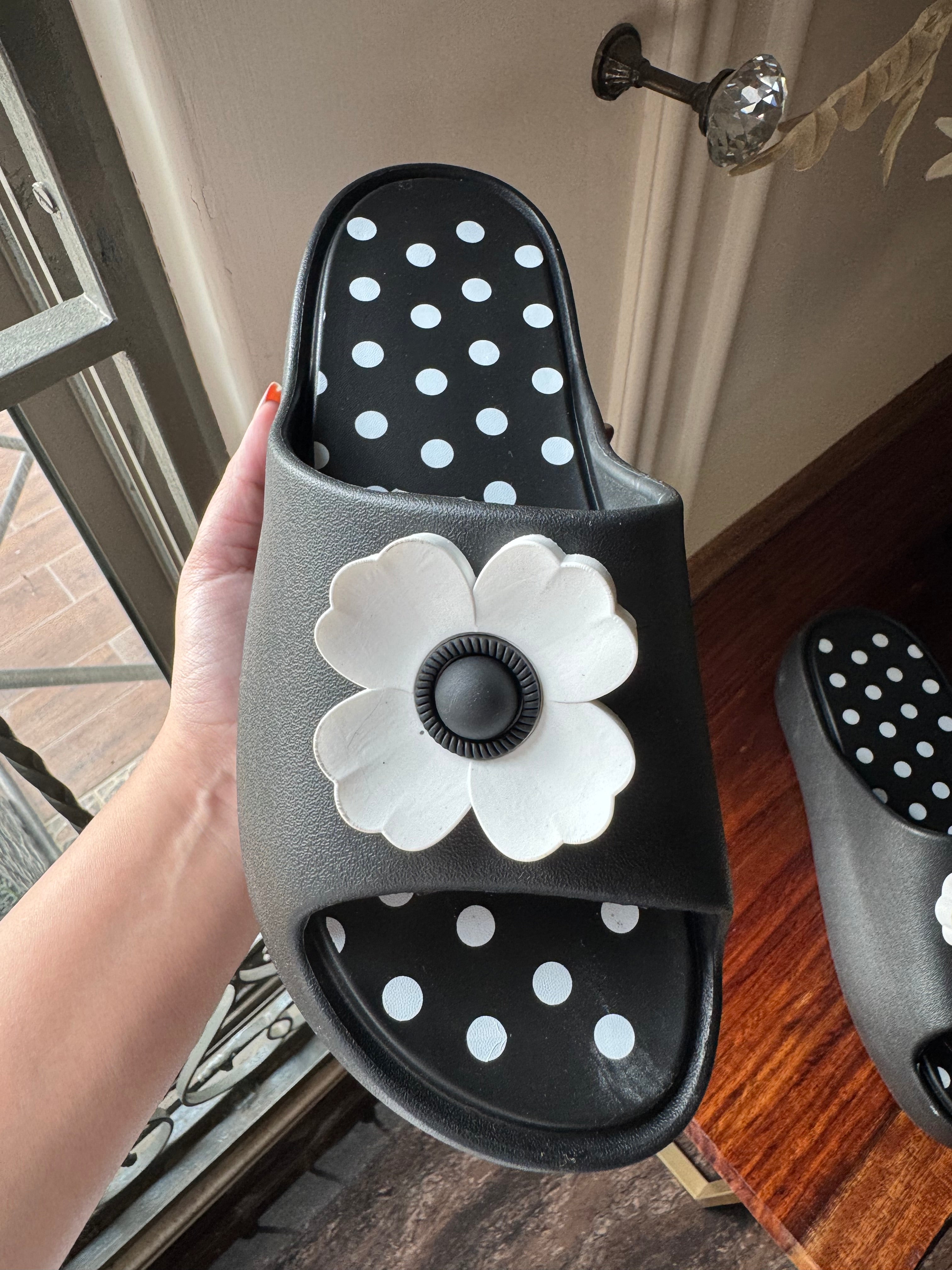 Soft Floral Slides - Black & White