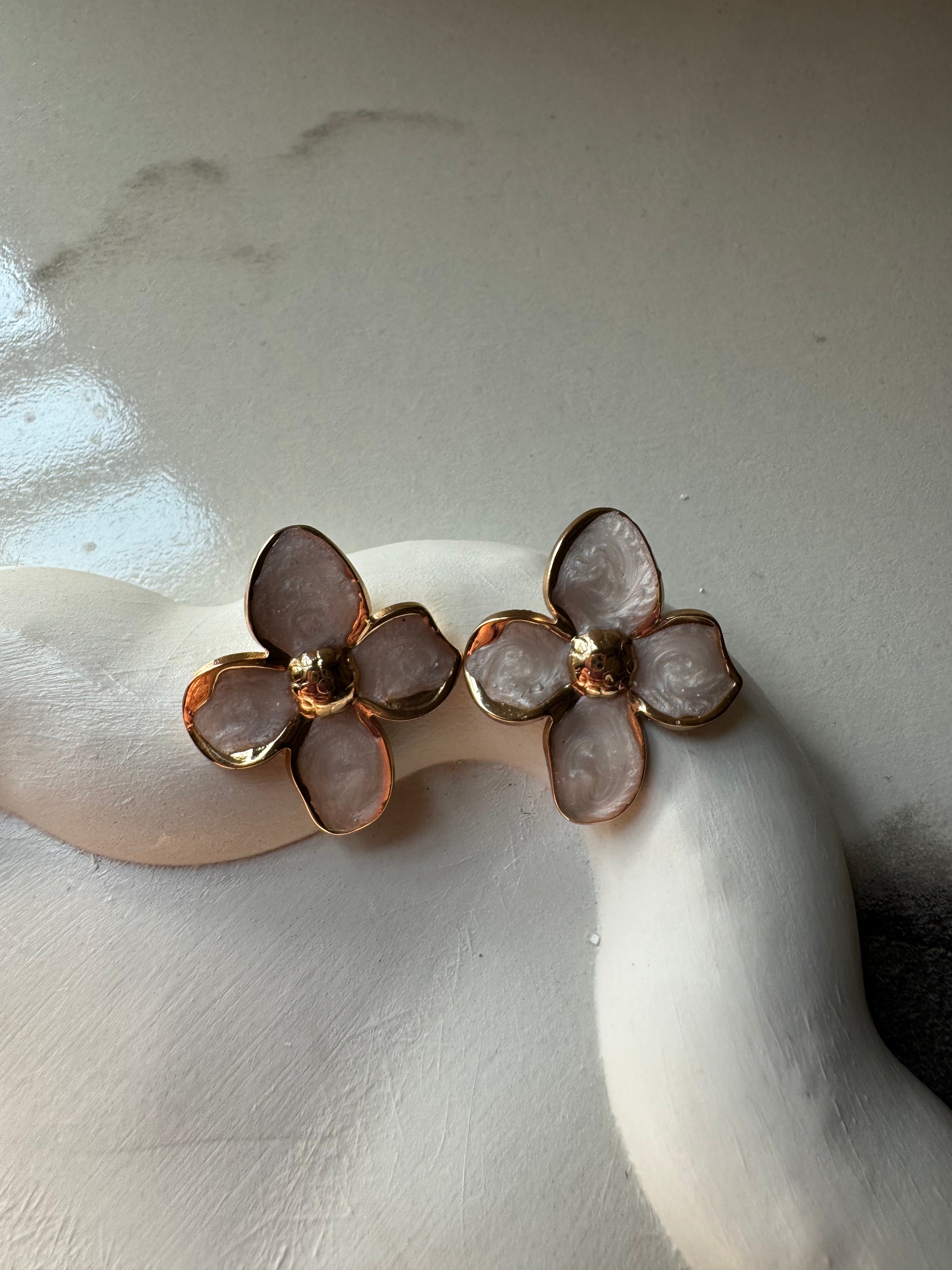 Velvet Floral Studs - White & Gold