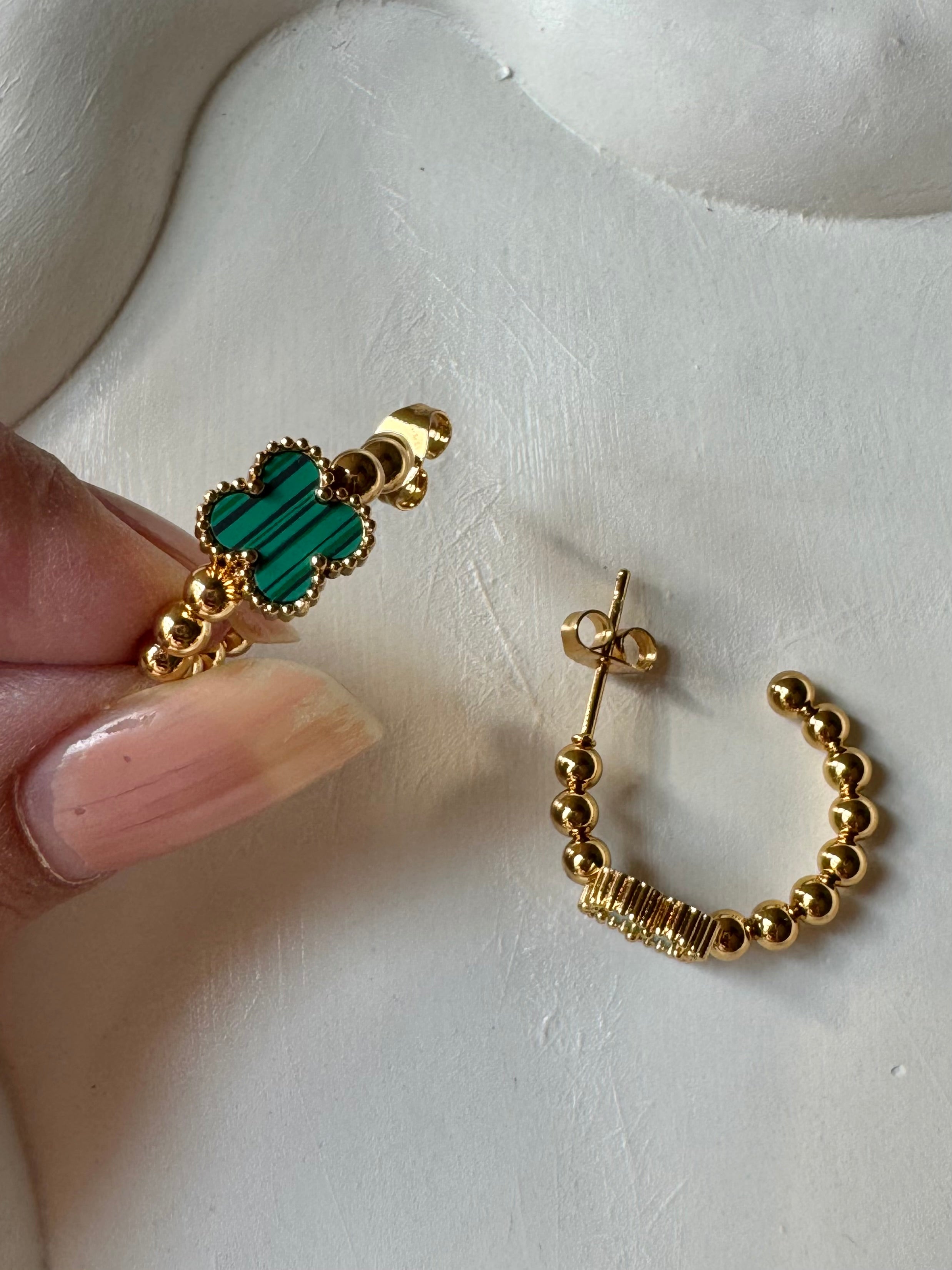 Van cleef Signature Hoops - Turquoise