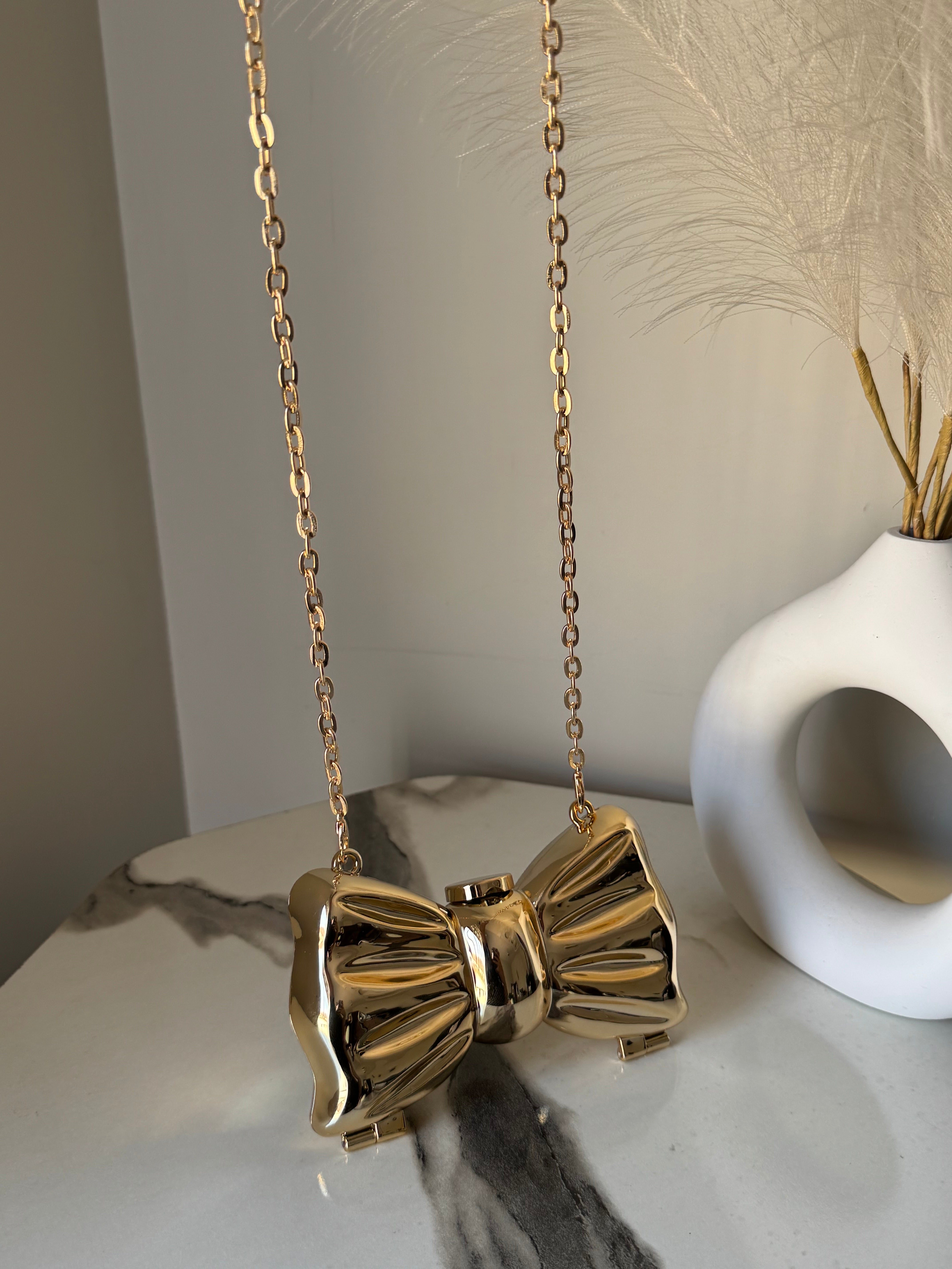 Bow Clutch - Gold with Chain