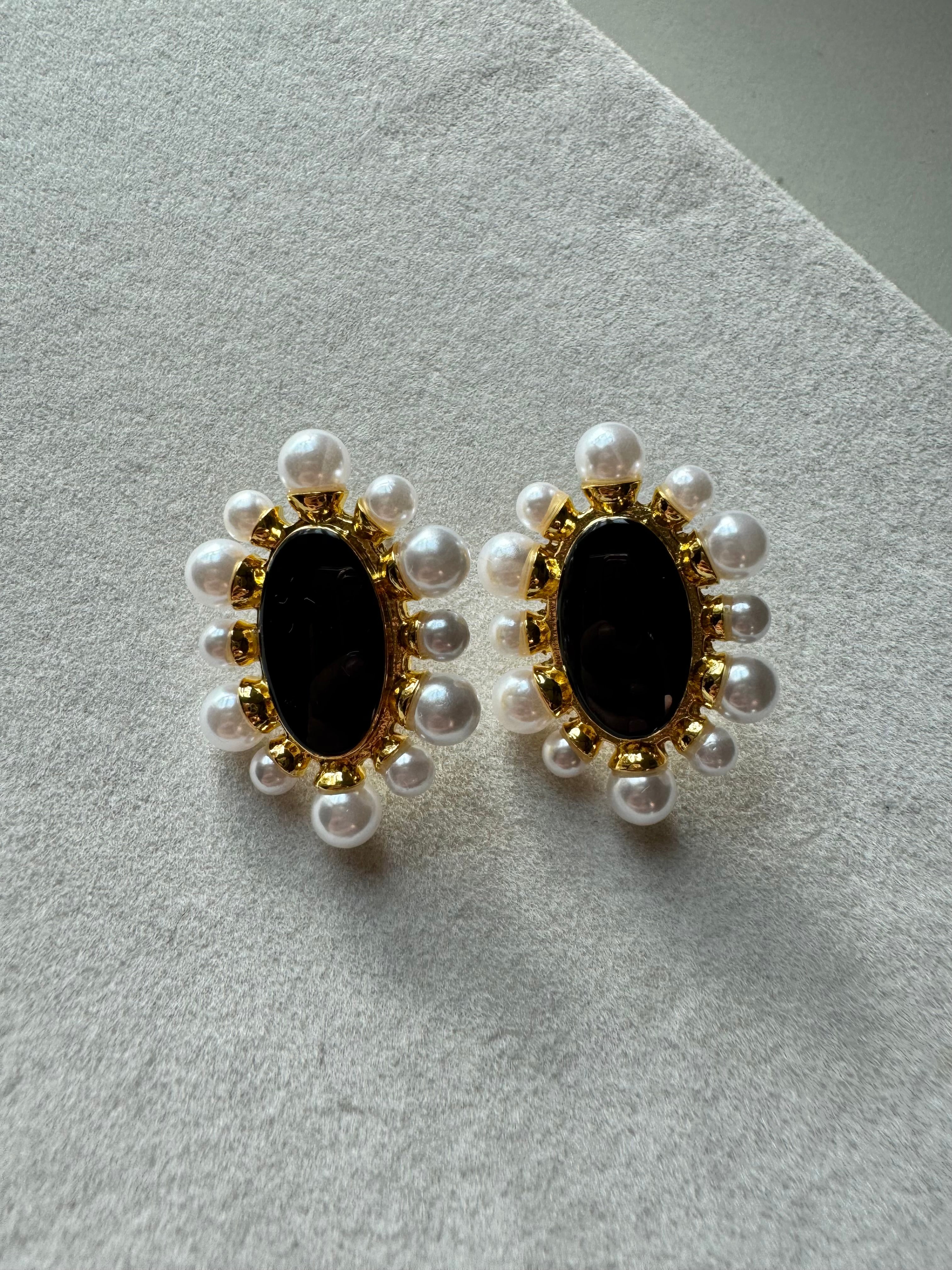 Lunar Essence Studs - Black & Pearl