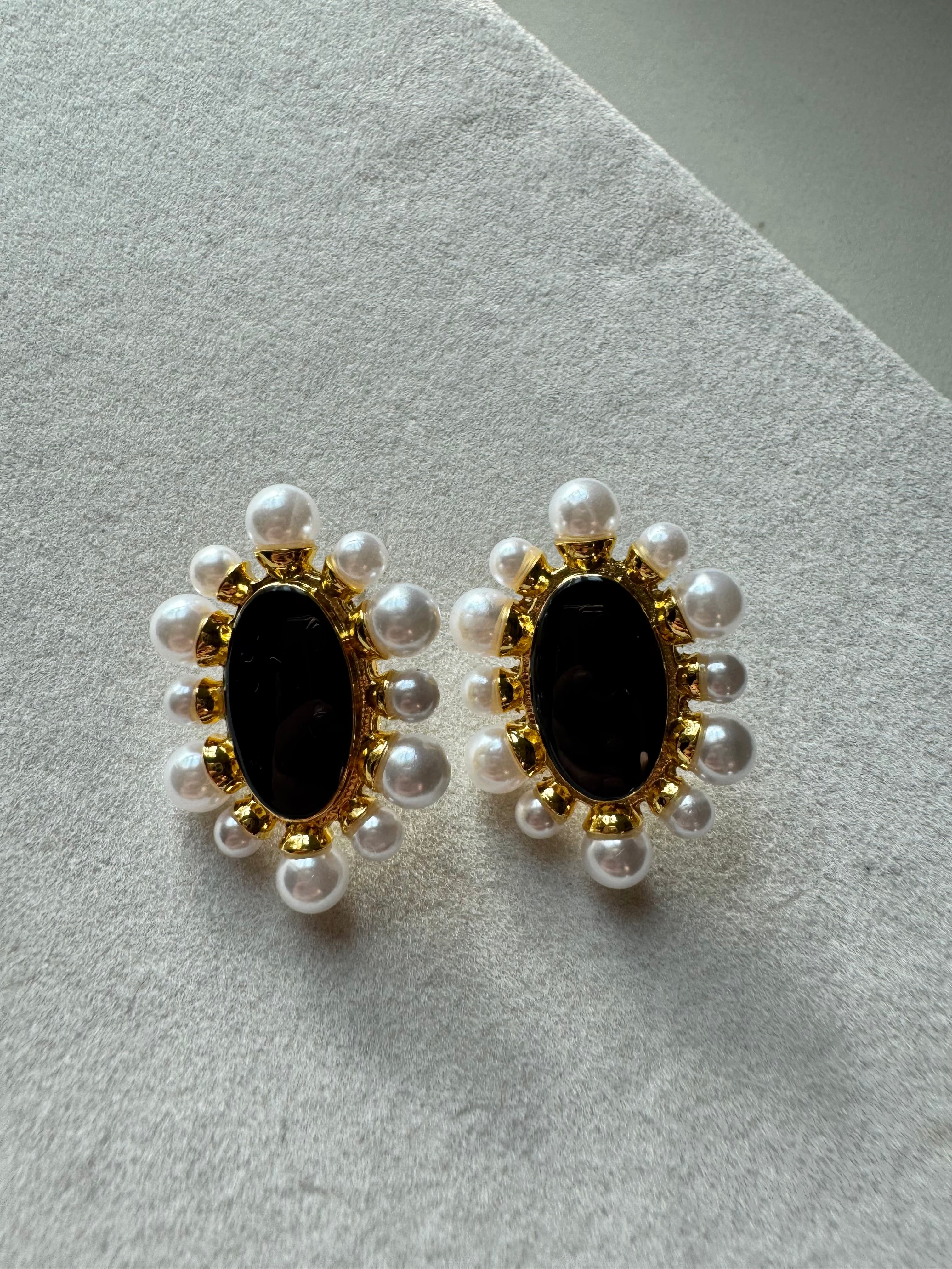 Lunar Essence Studs - Black & Pearl