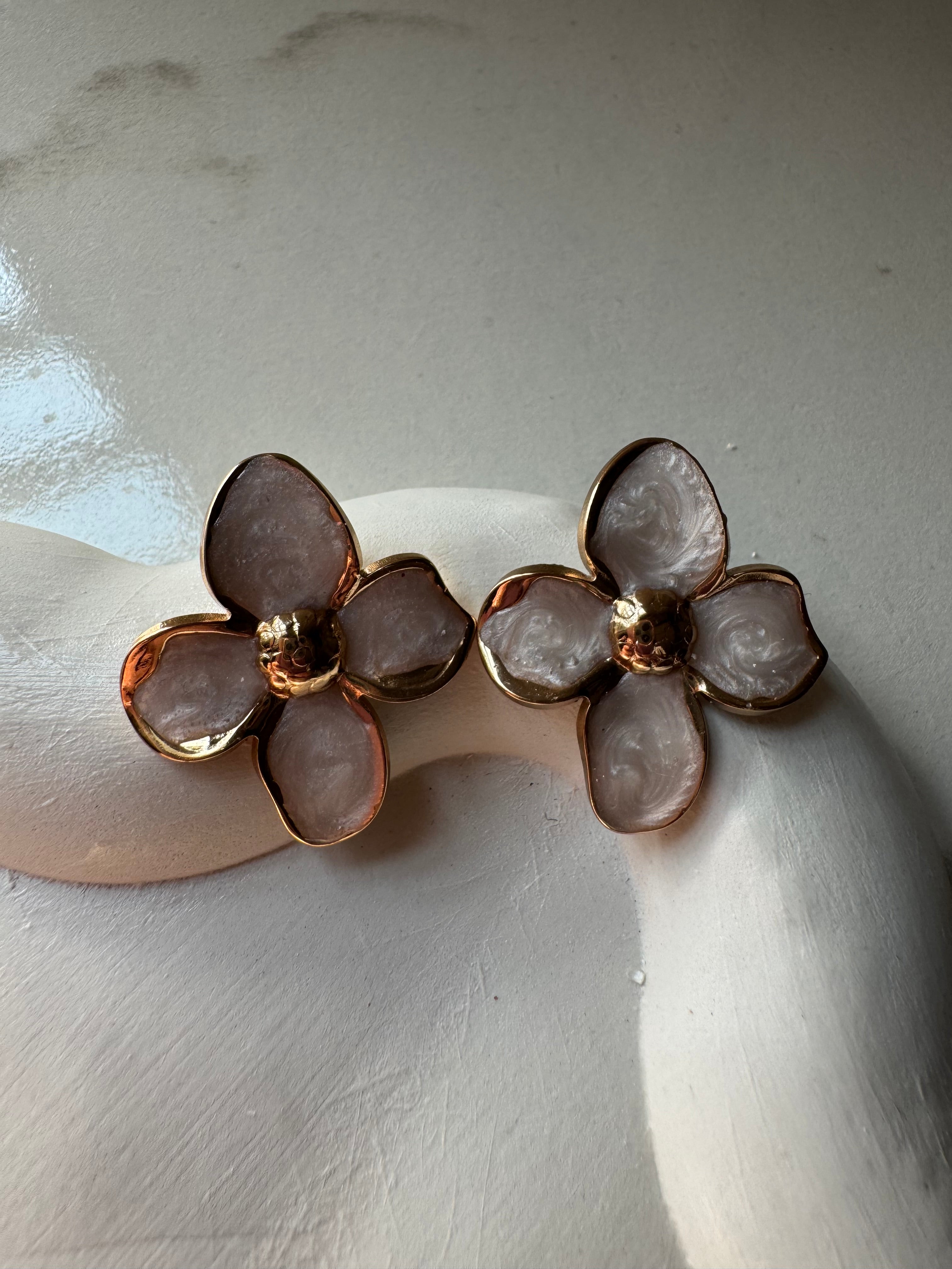 Velvet Floral Studs - White & Gold