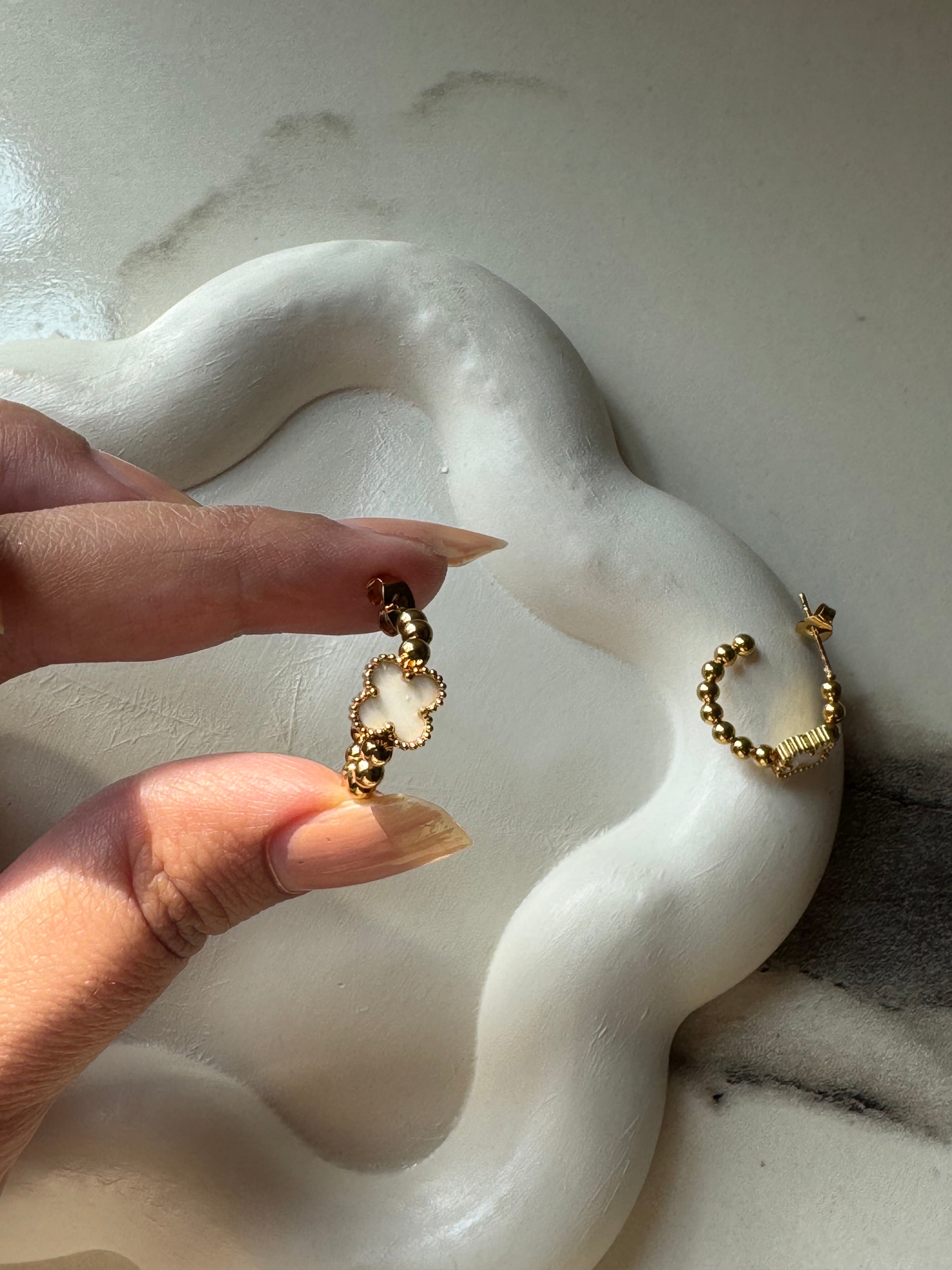 Van cleef Signature Hoops - White