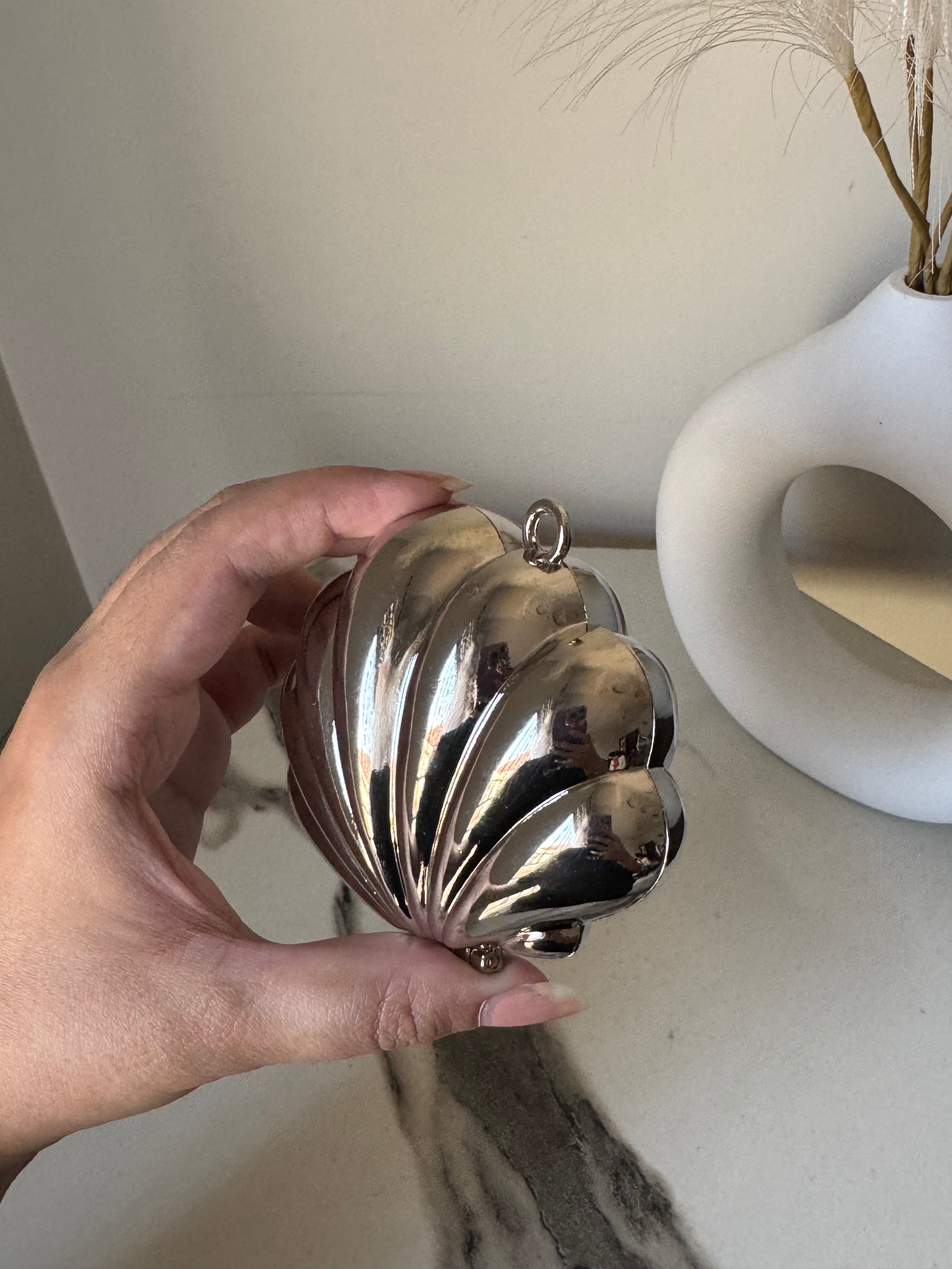 Seashell Metallic Clutch with Chain - Silver
