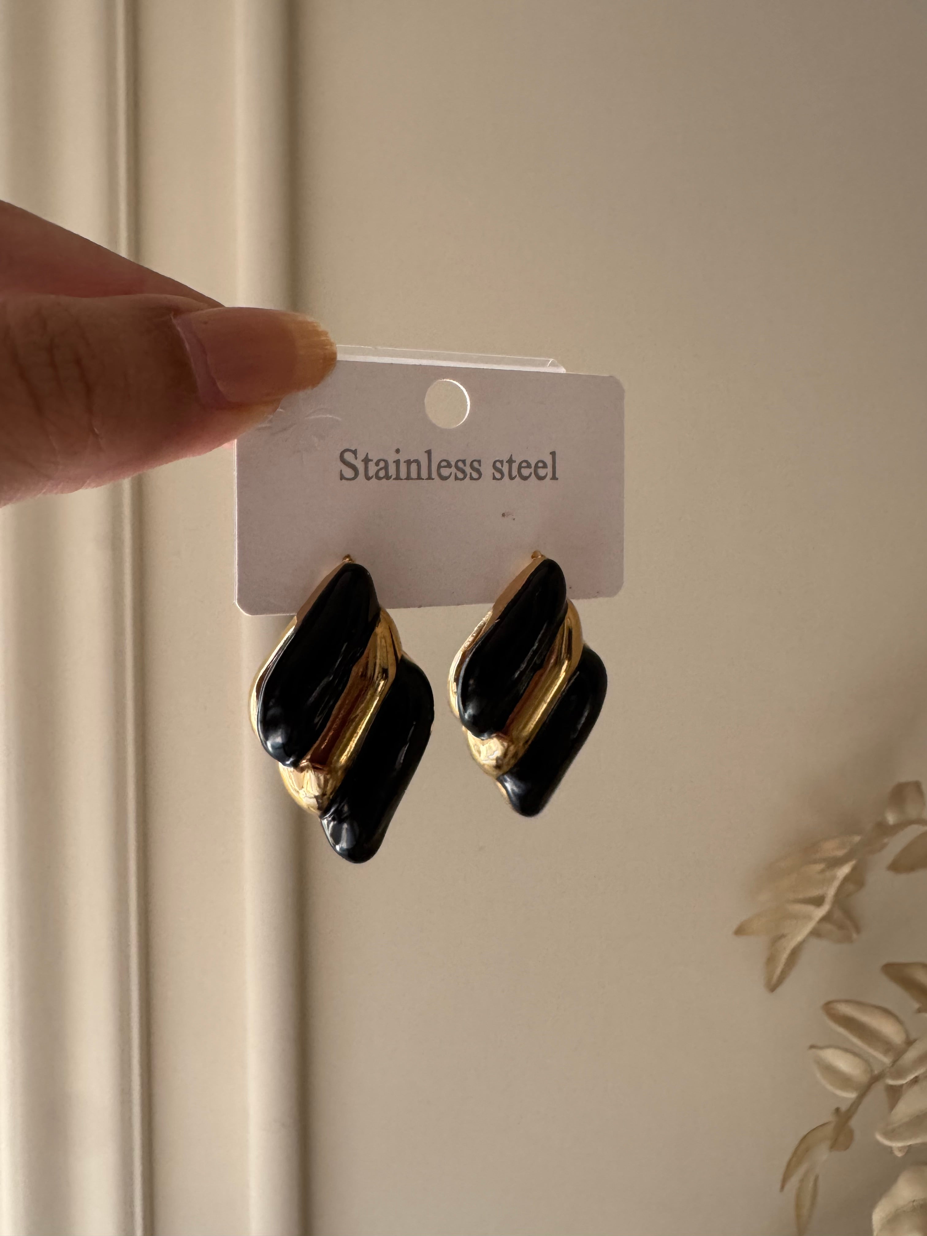 Croissant Studs - Black & Gold