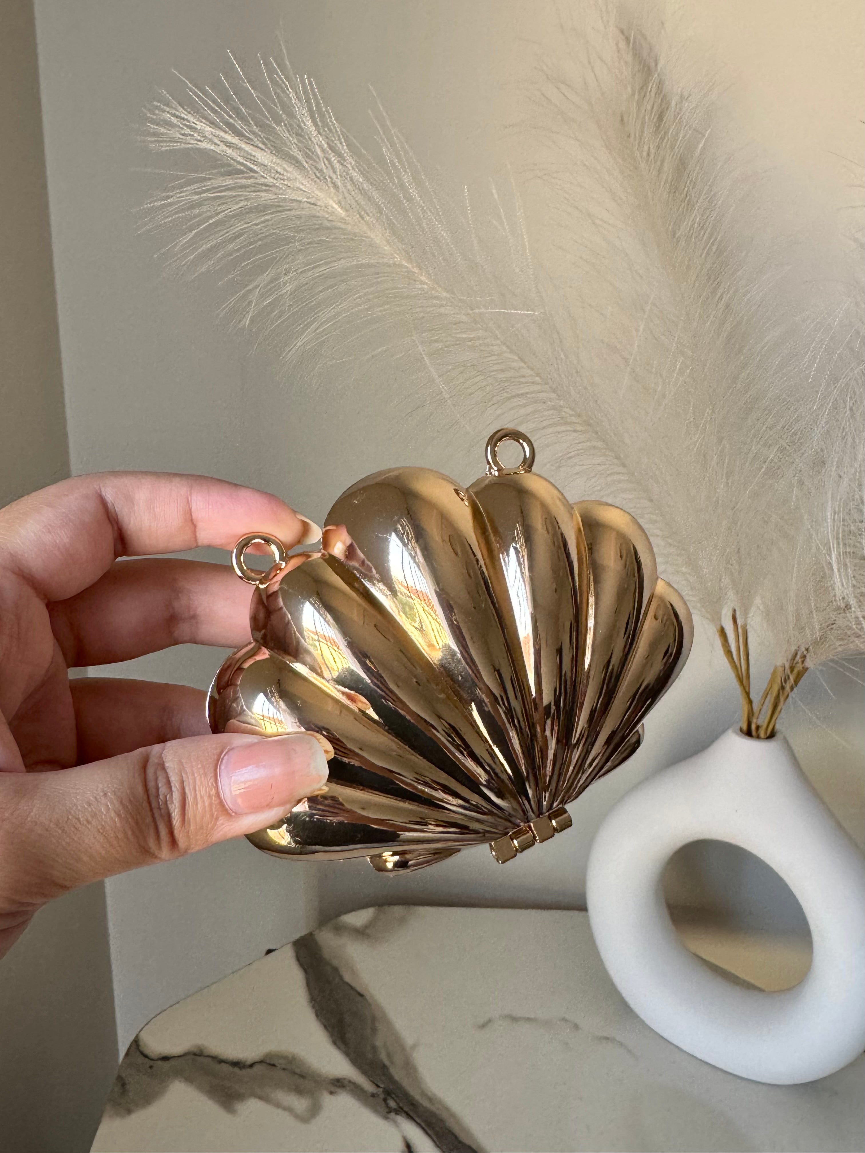 Seashell Metallic Clutch with Chain - Rose Gold