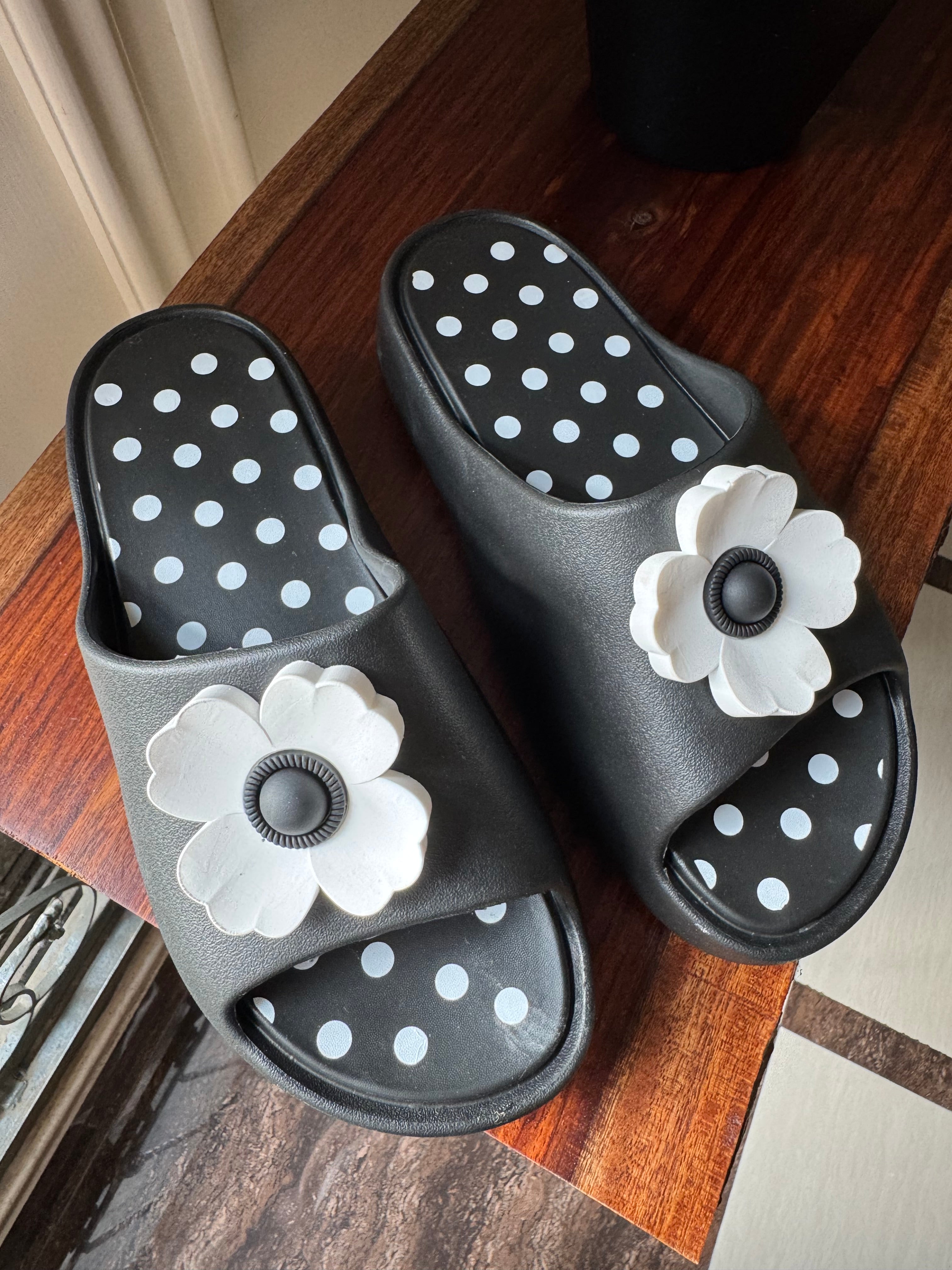 Soft Floral Slides - Black & White
