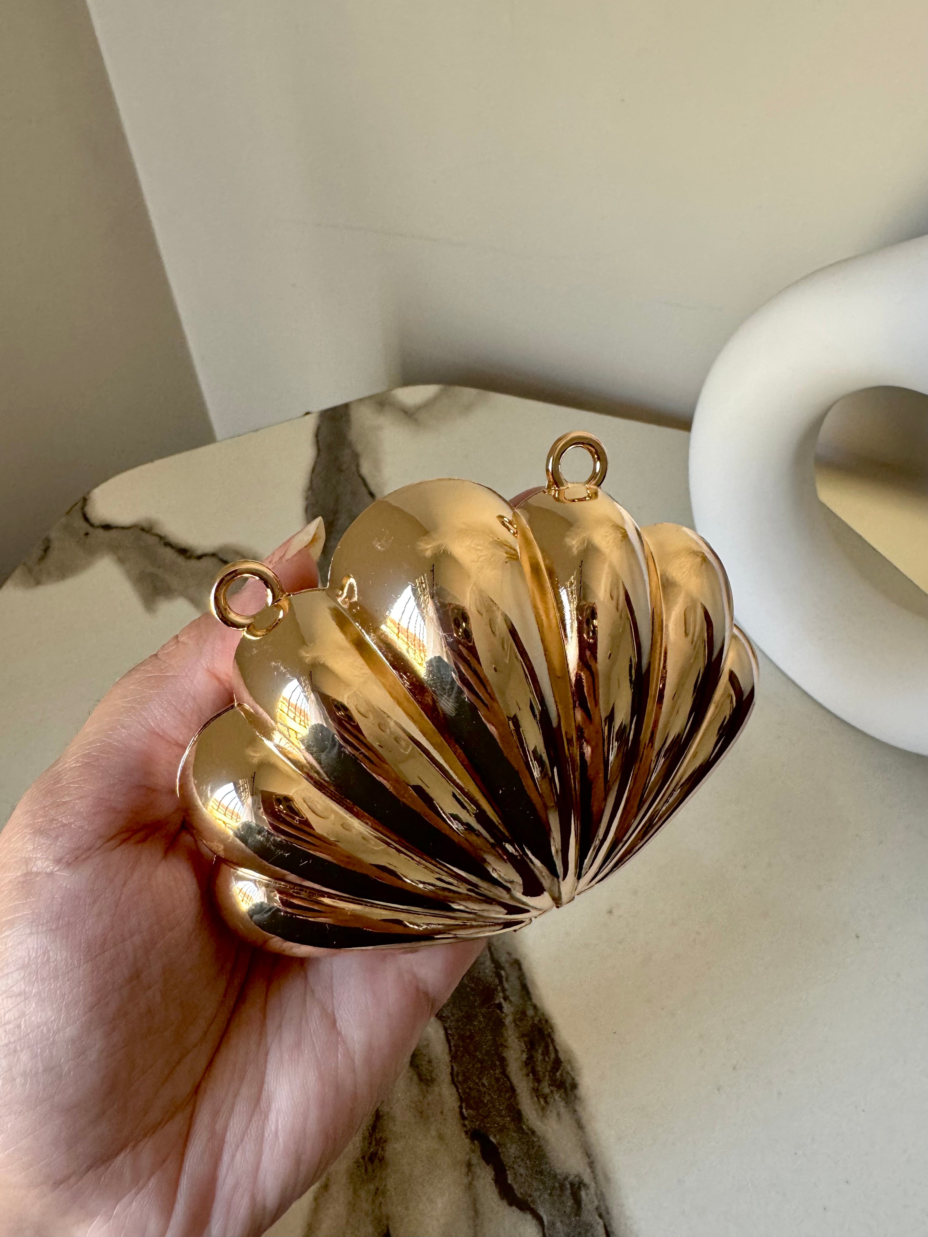 Seashell Metallic Clutch with Chain - Rose Gold