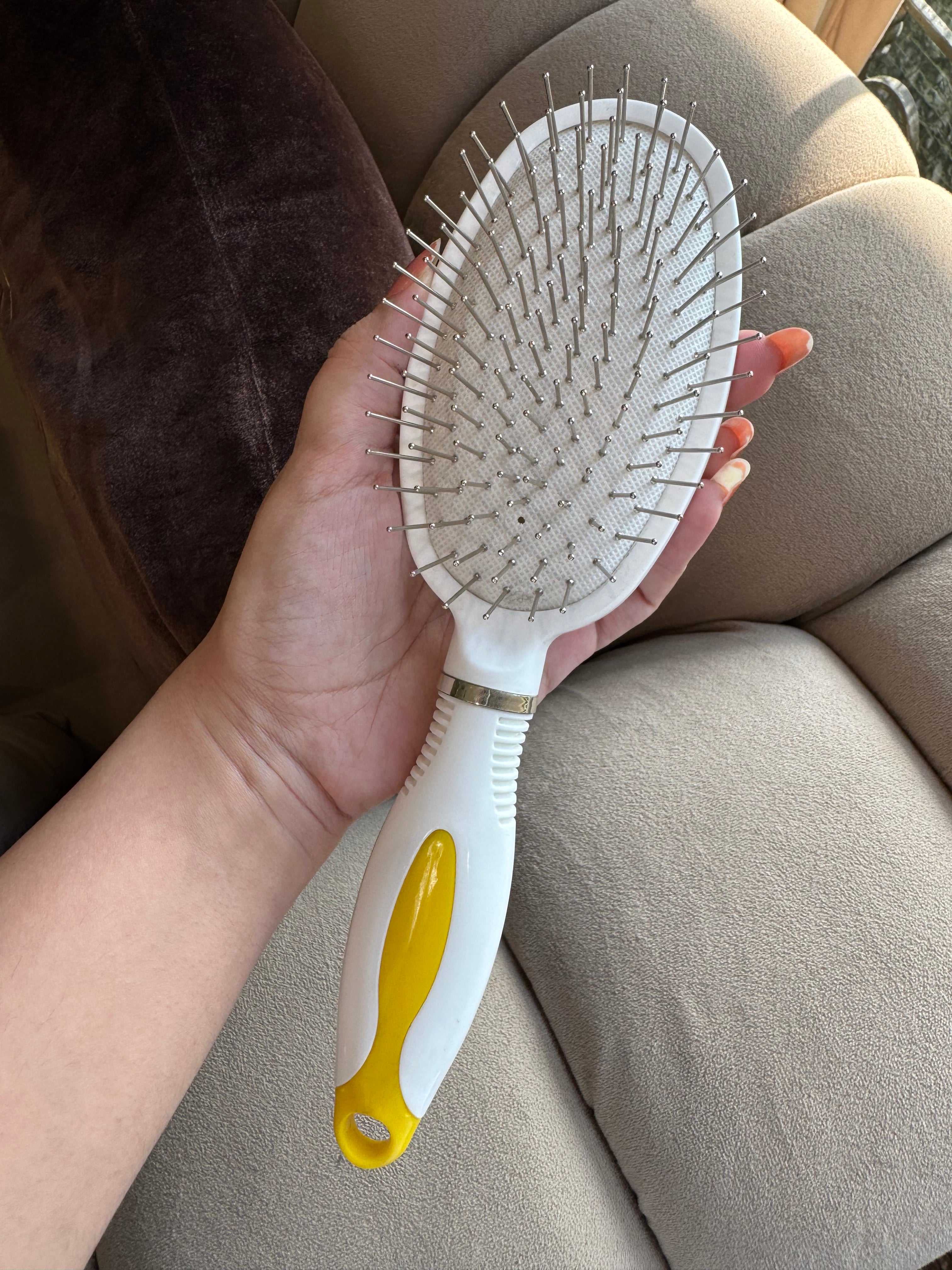 Softest Yellow & White Brush