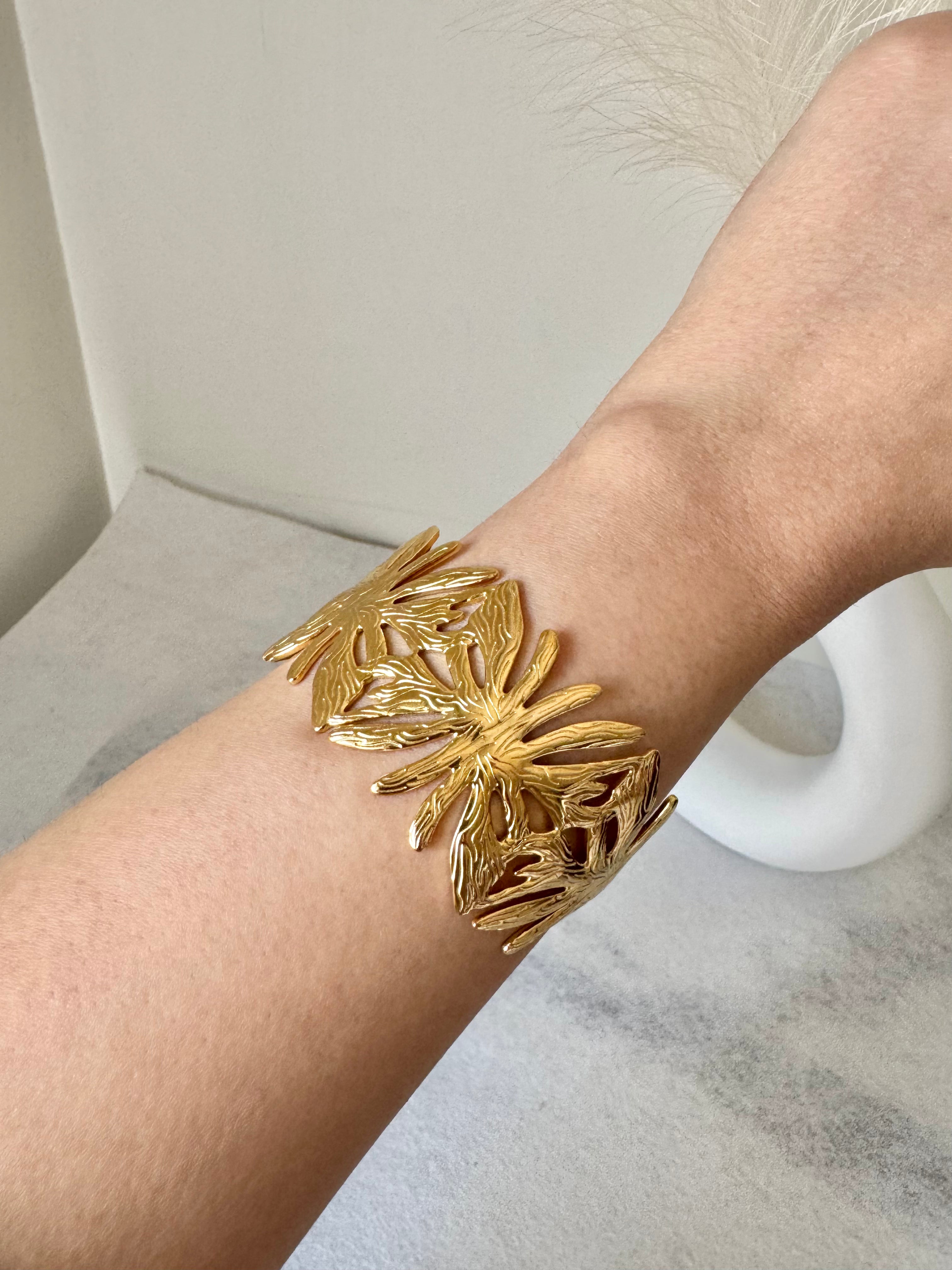 Timeless Gold Chunky Bangle