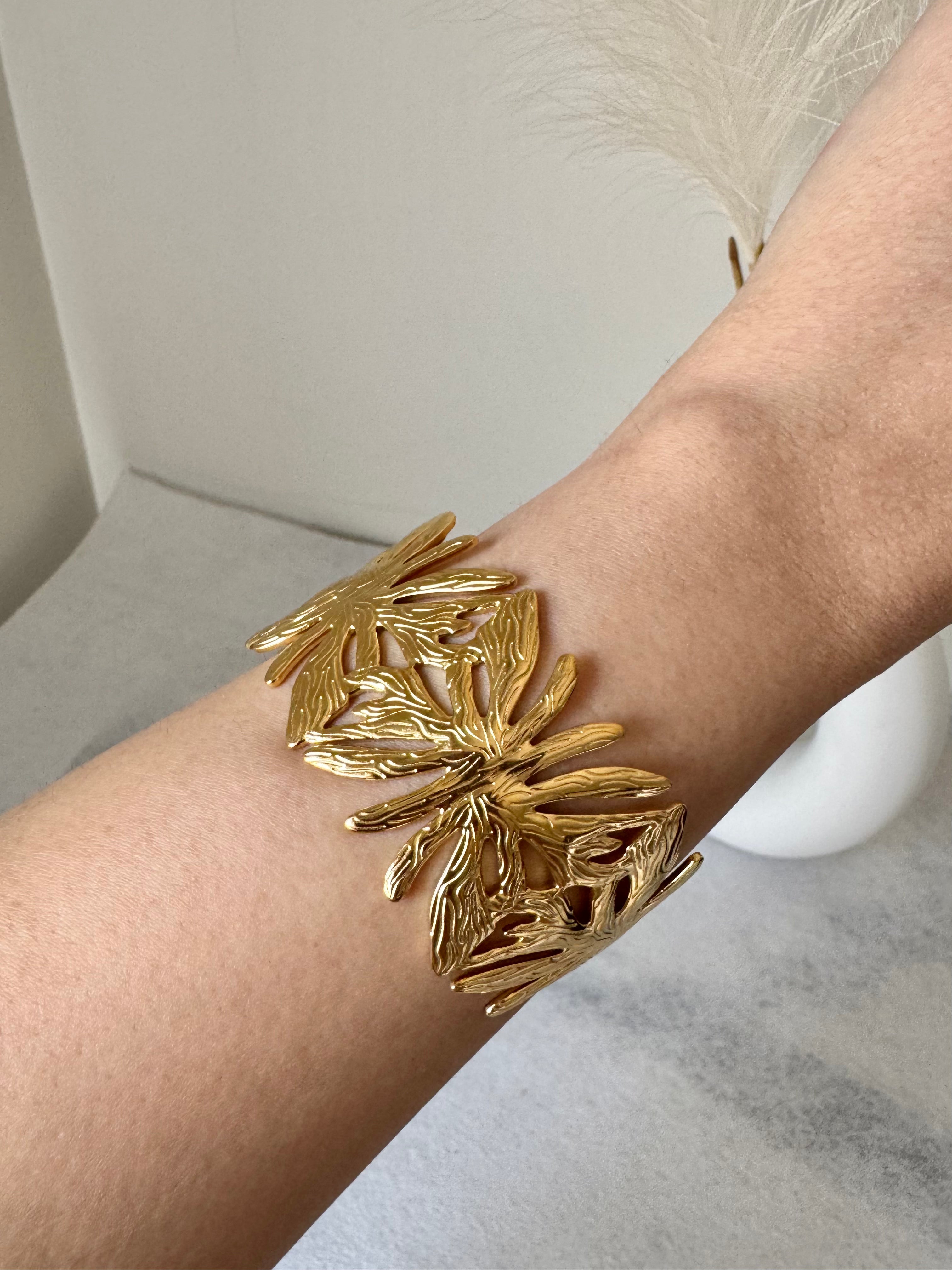 Timeless Gold Chunky Bangle