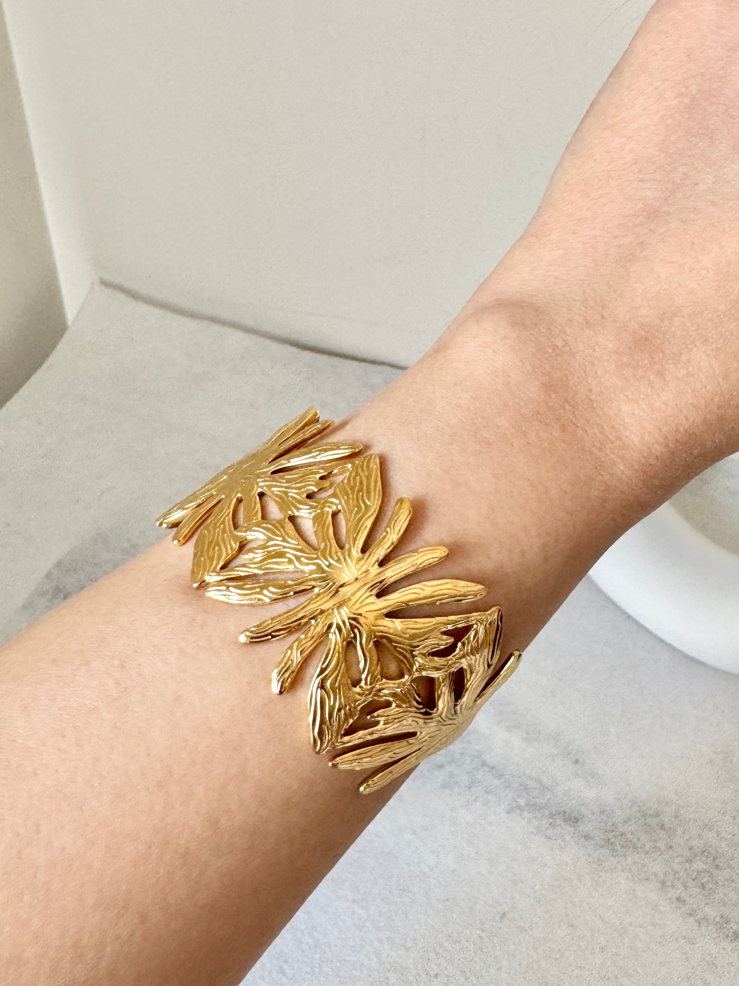 Timeless Gold Chunky Bangle
