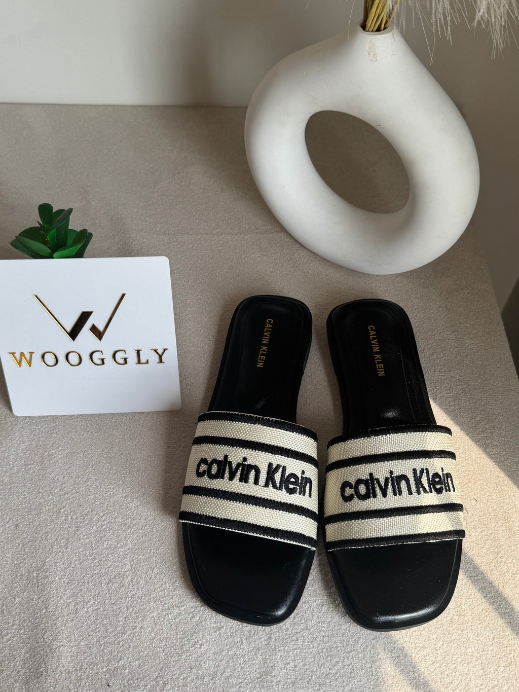 Chic CK Slides - Black & White