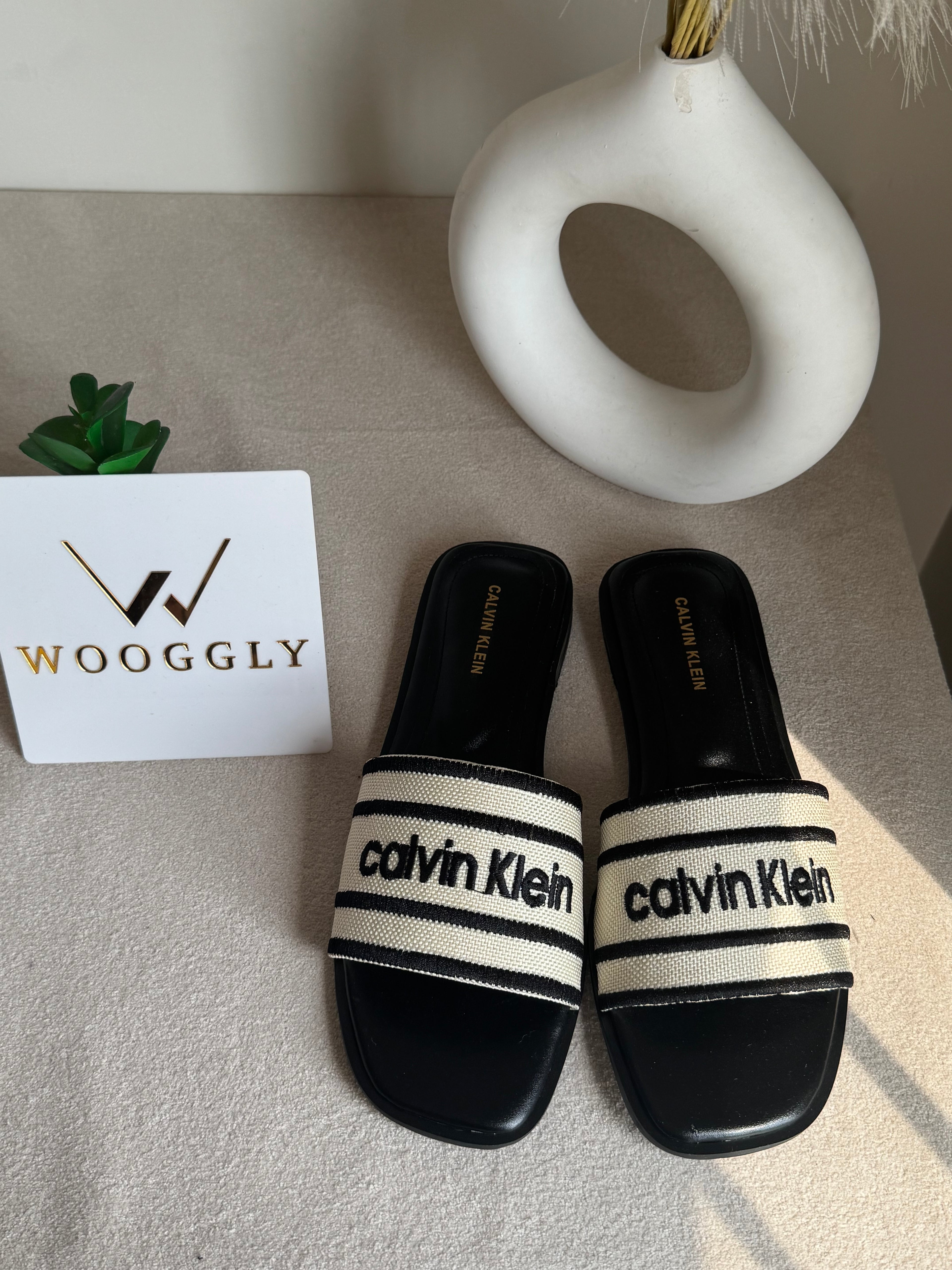 Chic CK Slides - Black & White