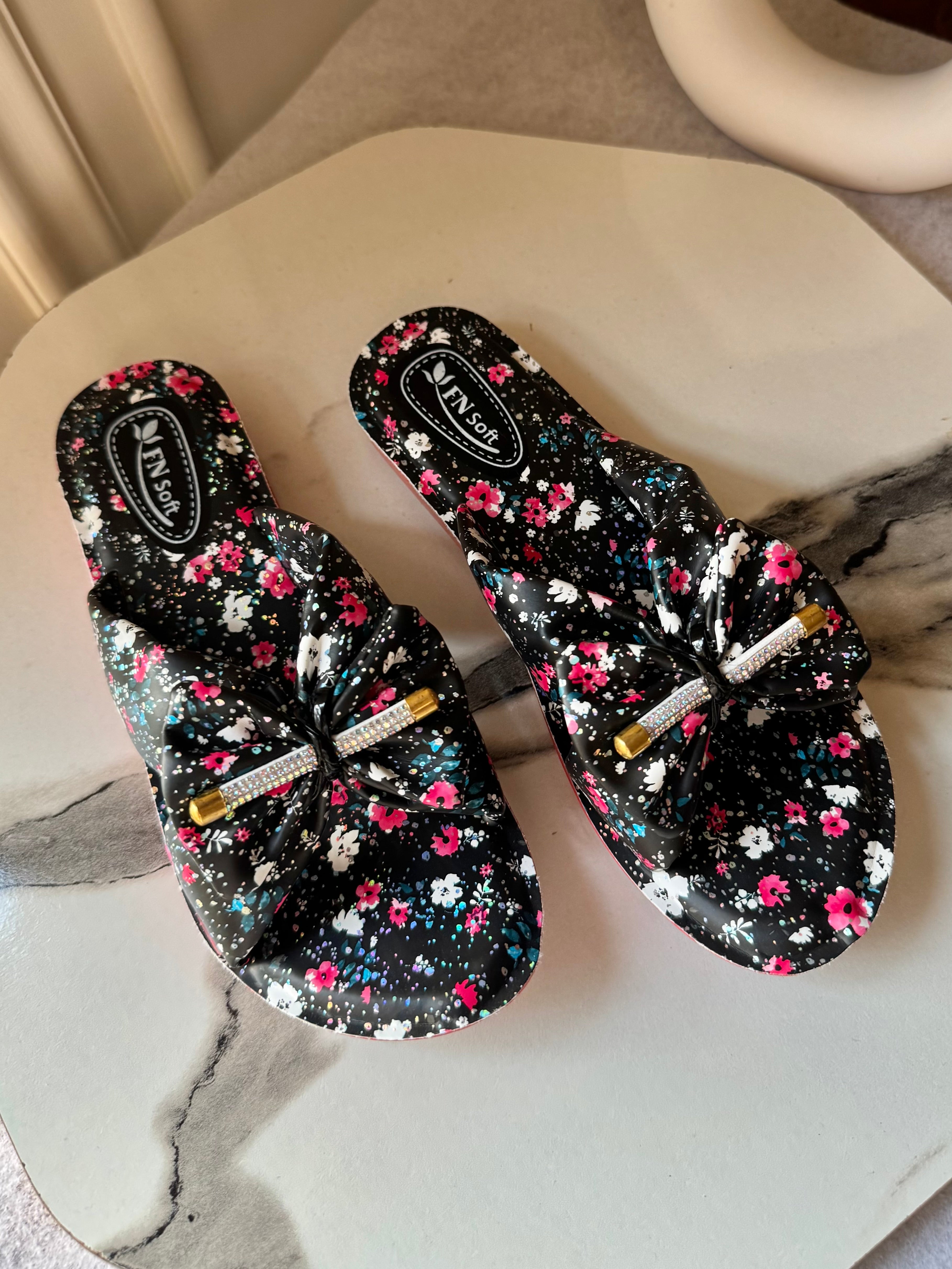 Soft Floral Fantasy Slides - Black