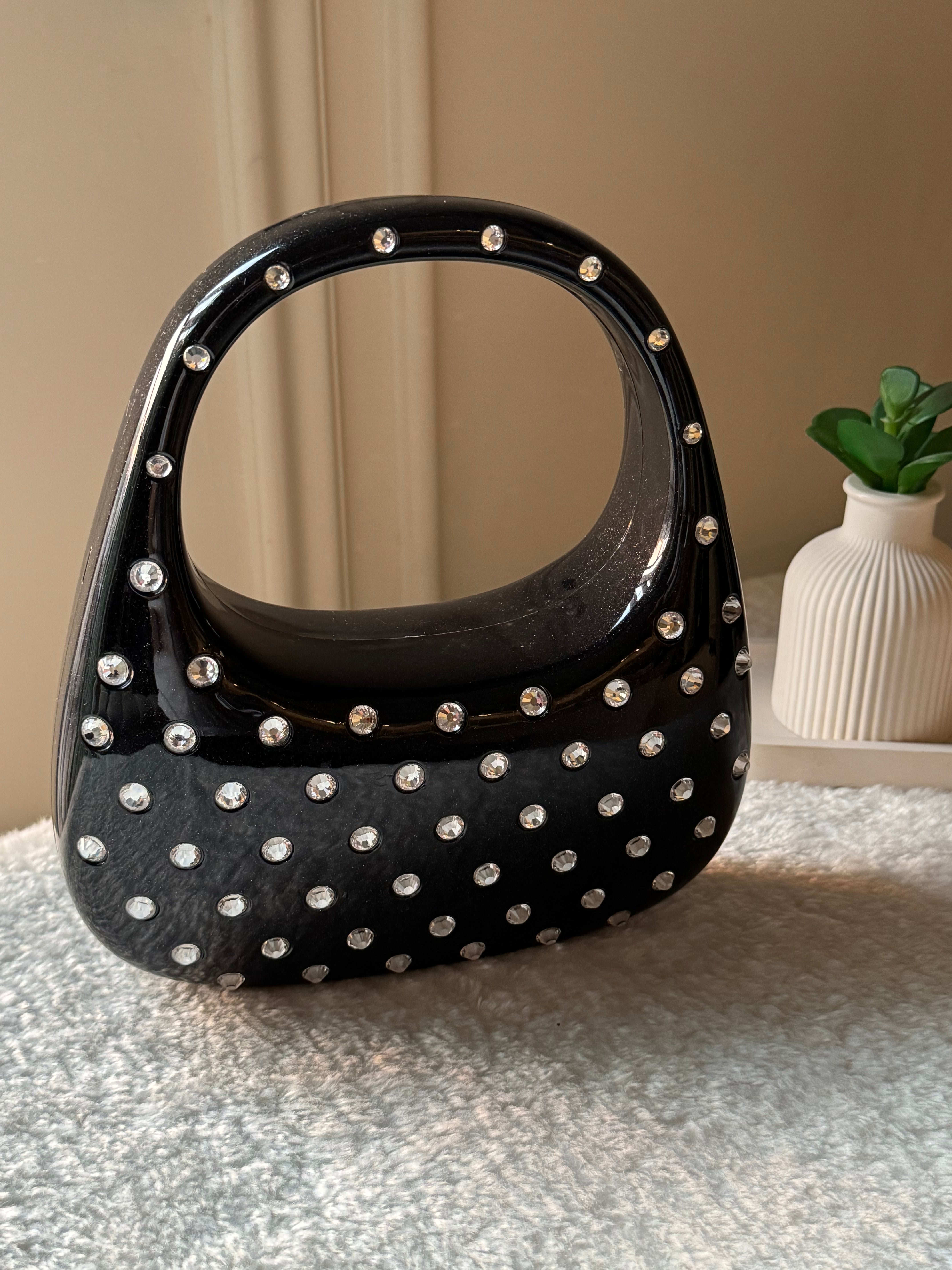 Glimmer Clutch (Black) with Long Chain